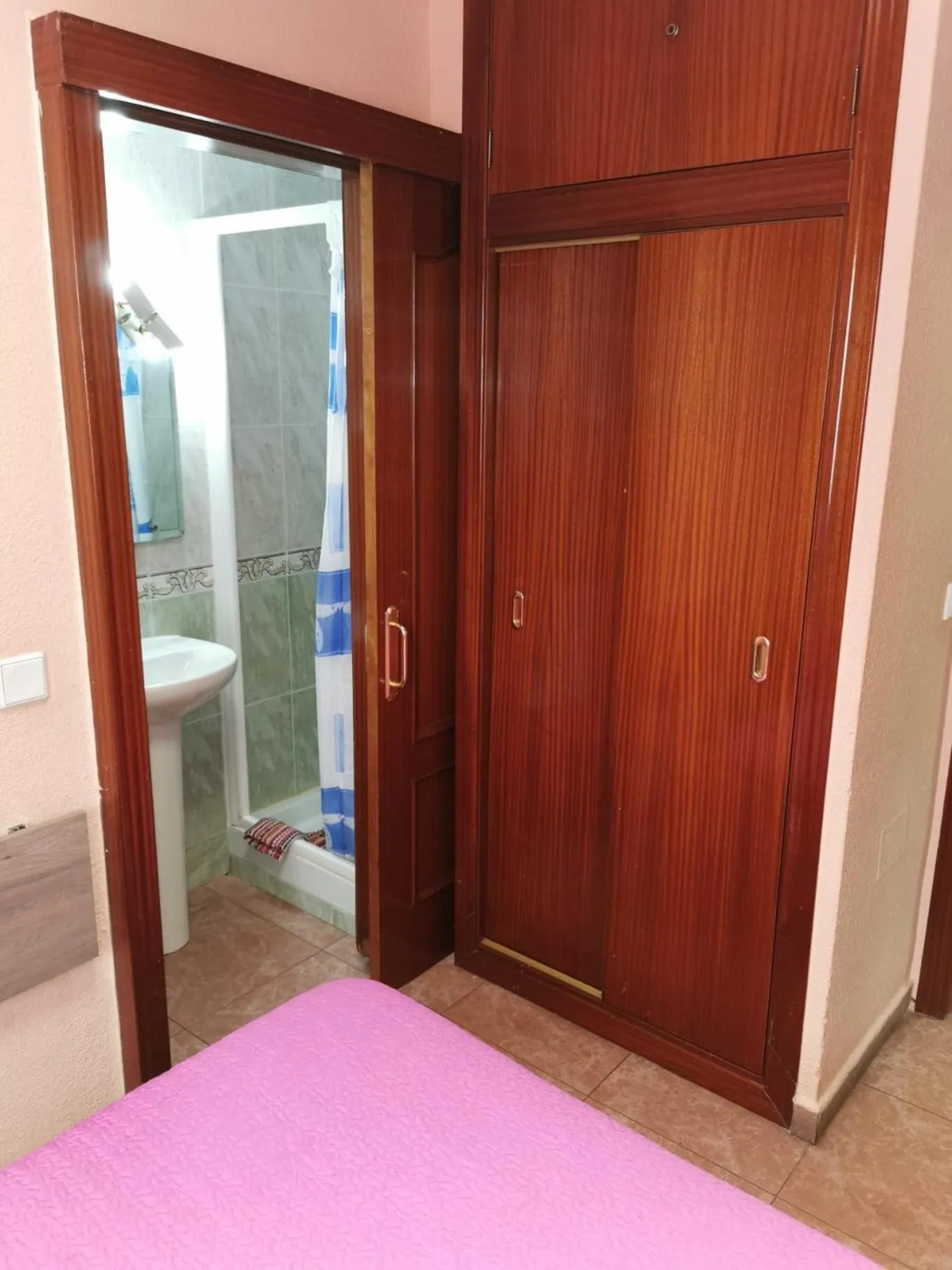 Decorative detail, Bed in Casa de Huespedes La Asturiana