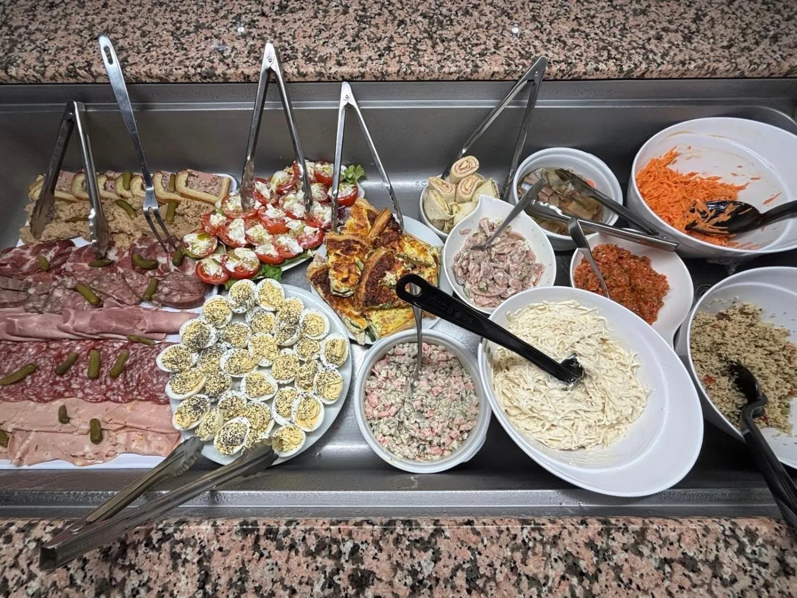 Restaurant/places to eat in Hôtel Restaurant le Privilège - authentic by balladins