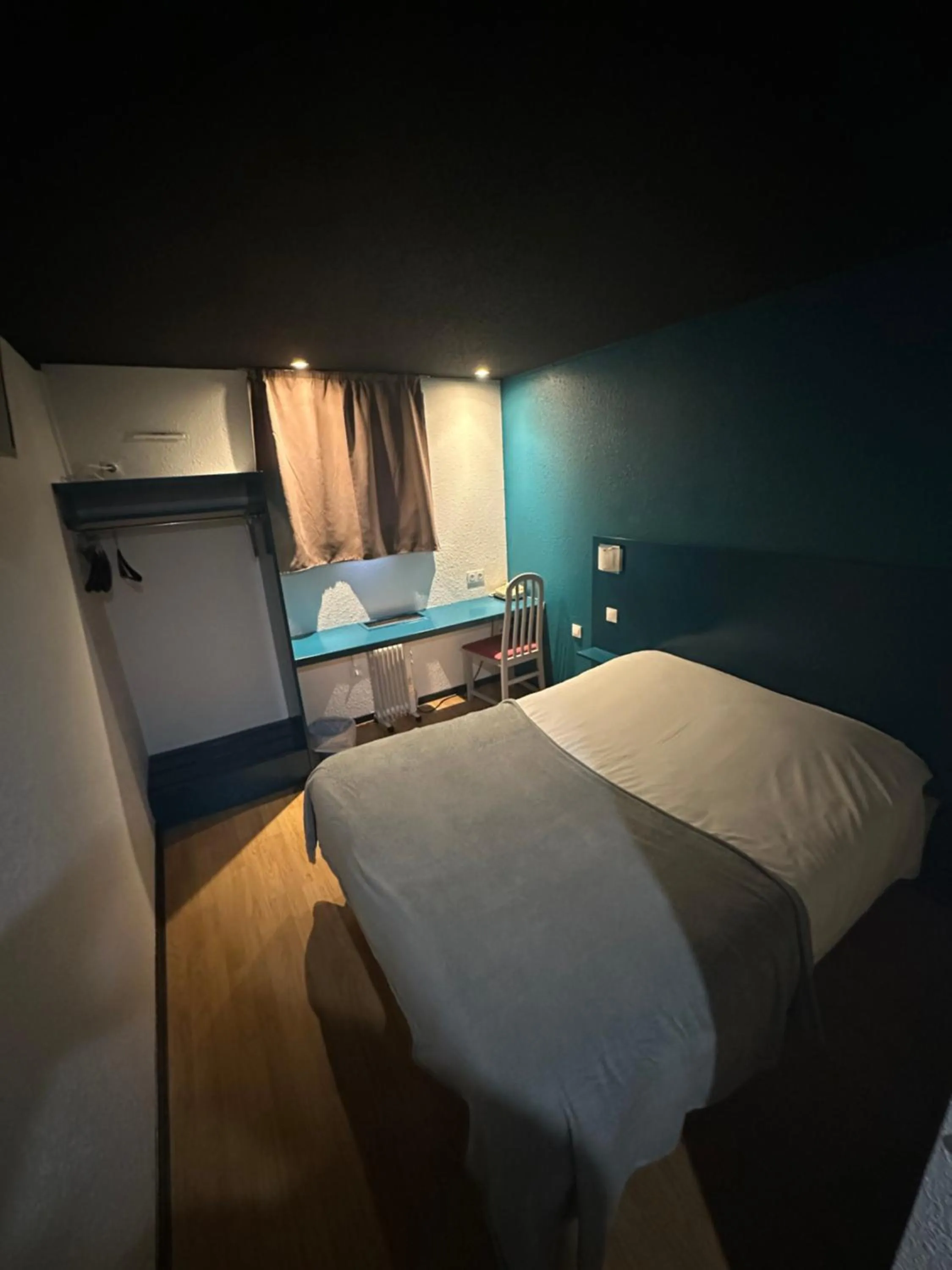 Bed in Hôtel Restaurant le Privilège - authentic by balladins