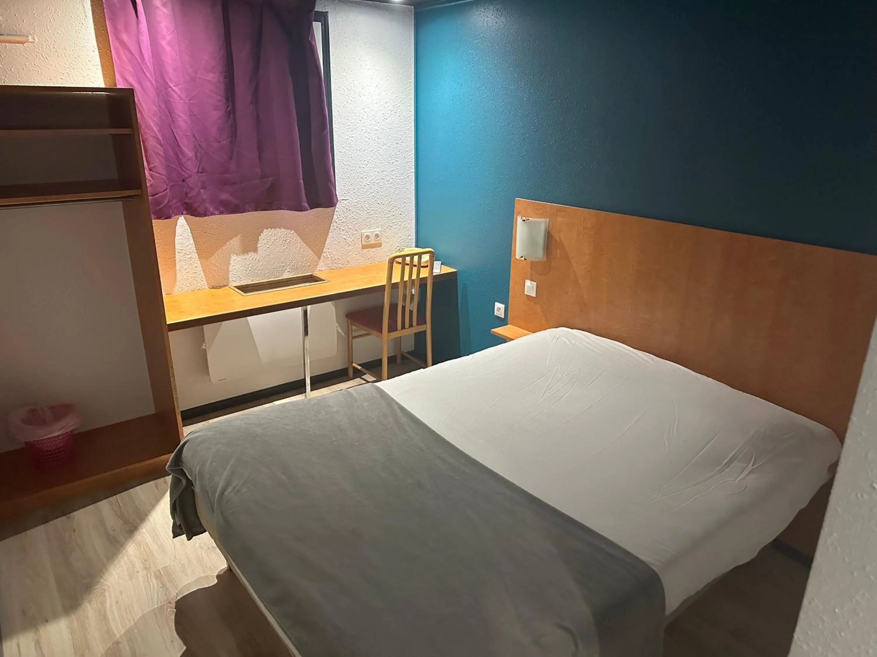 Bed in Hôtel Restaurant le Privilège - authentic by balladins