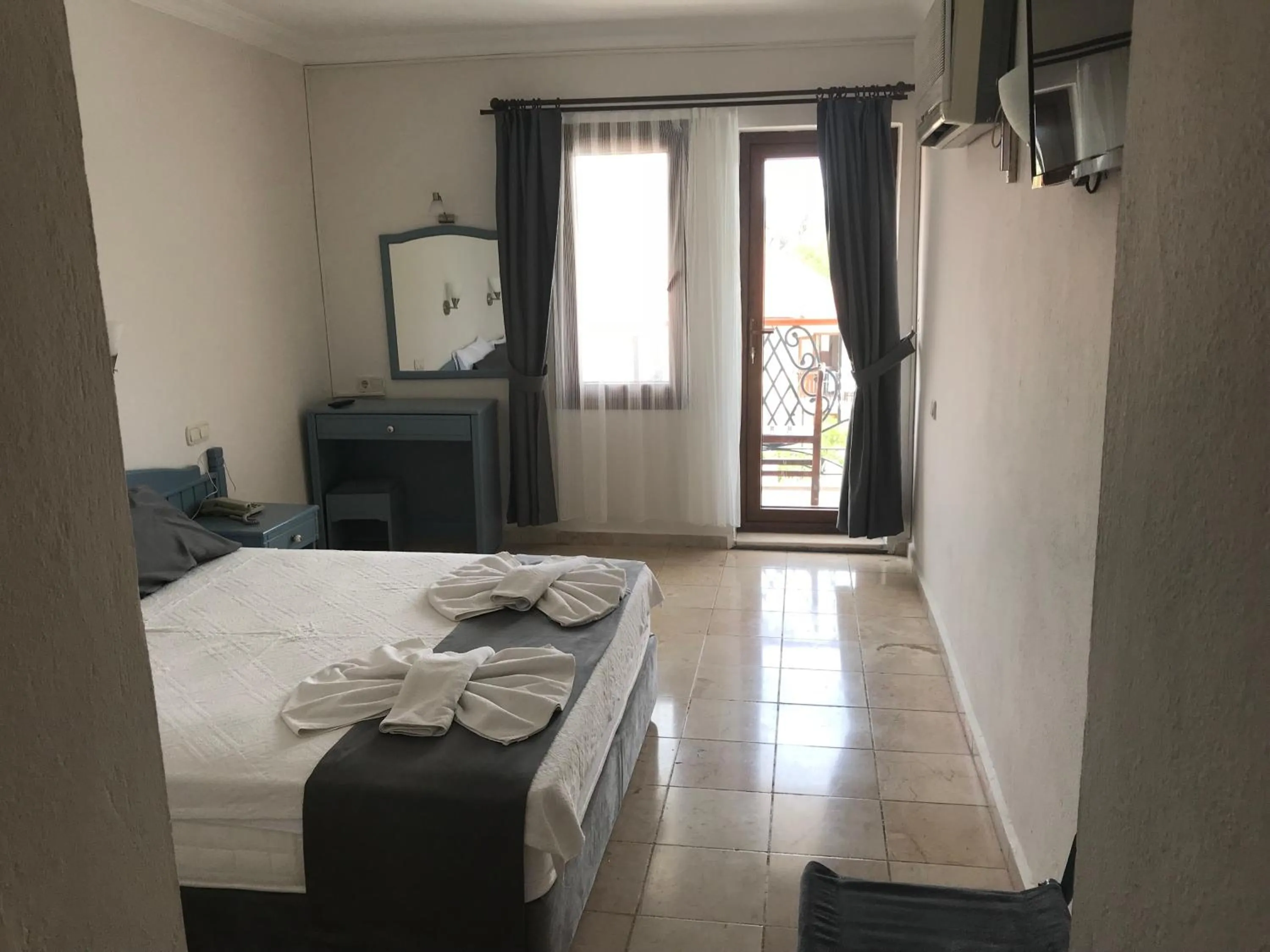 Photo of the whole room, Bed in Kilim Hotel & Apart