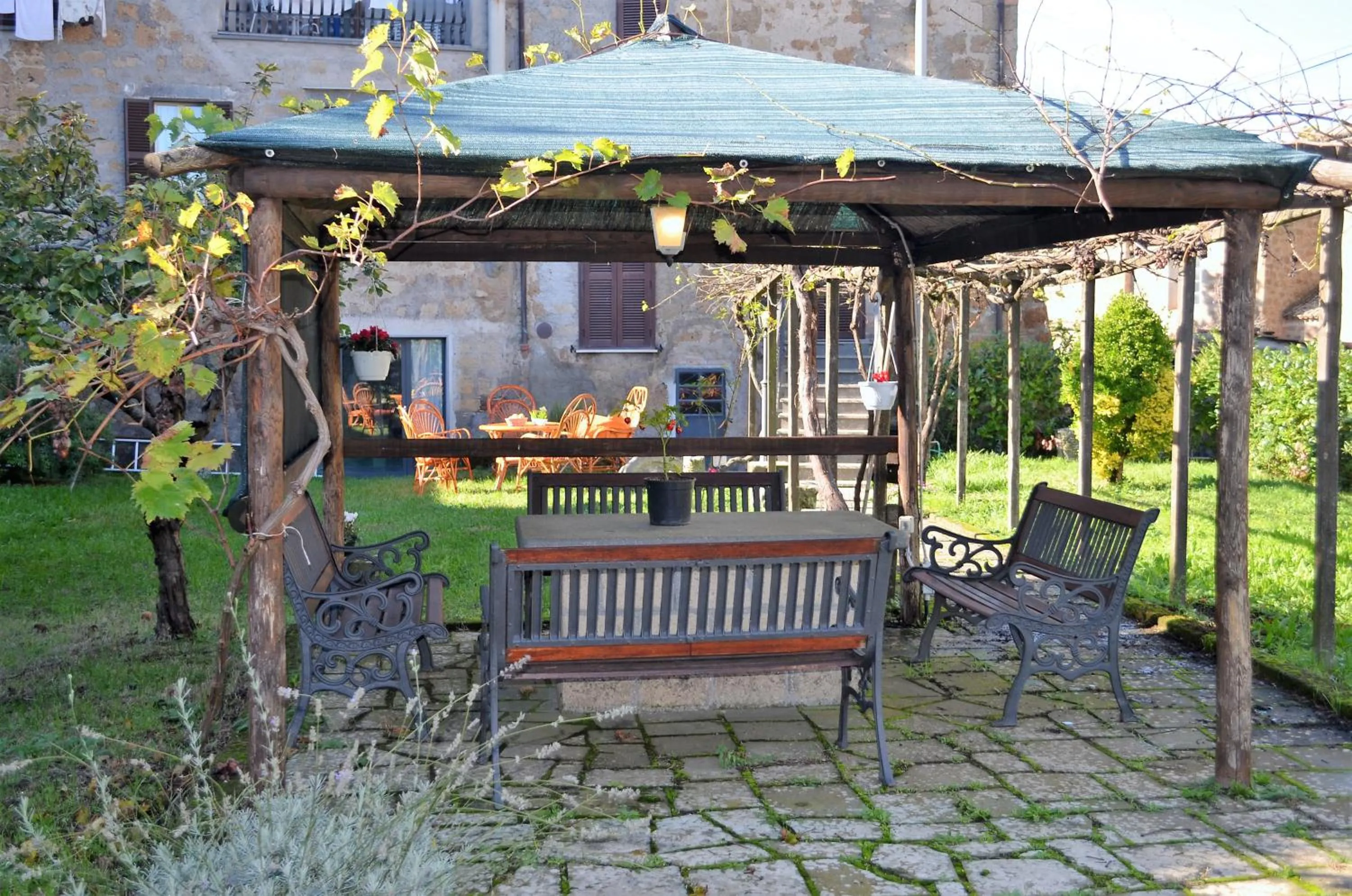 Garden in Il giardino di Elena