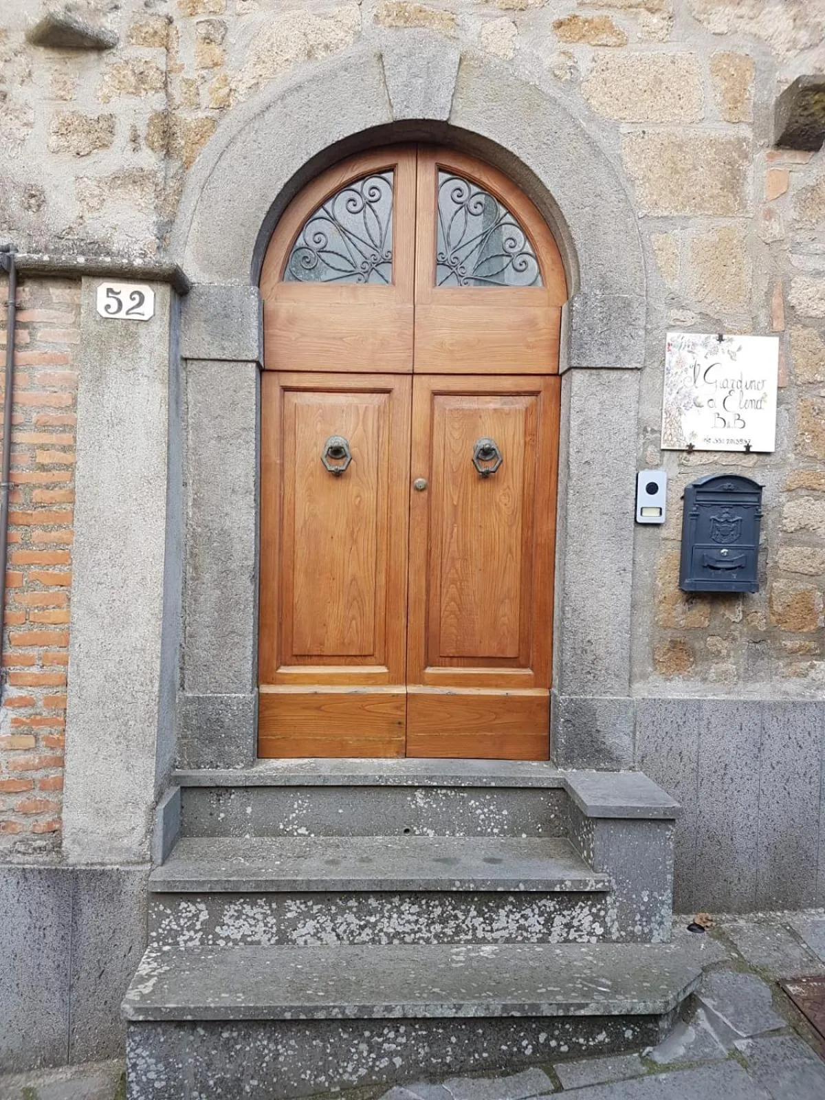 Facade/entrance in Il giardino di Elena
