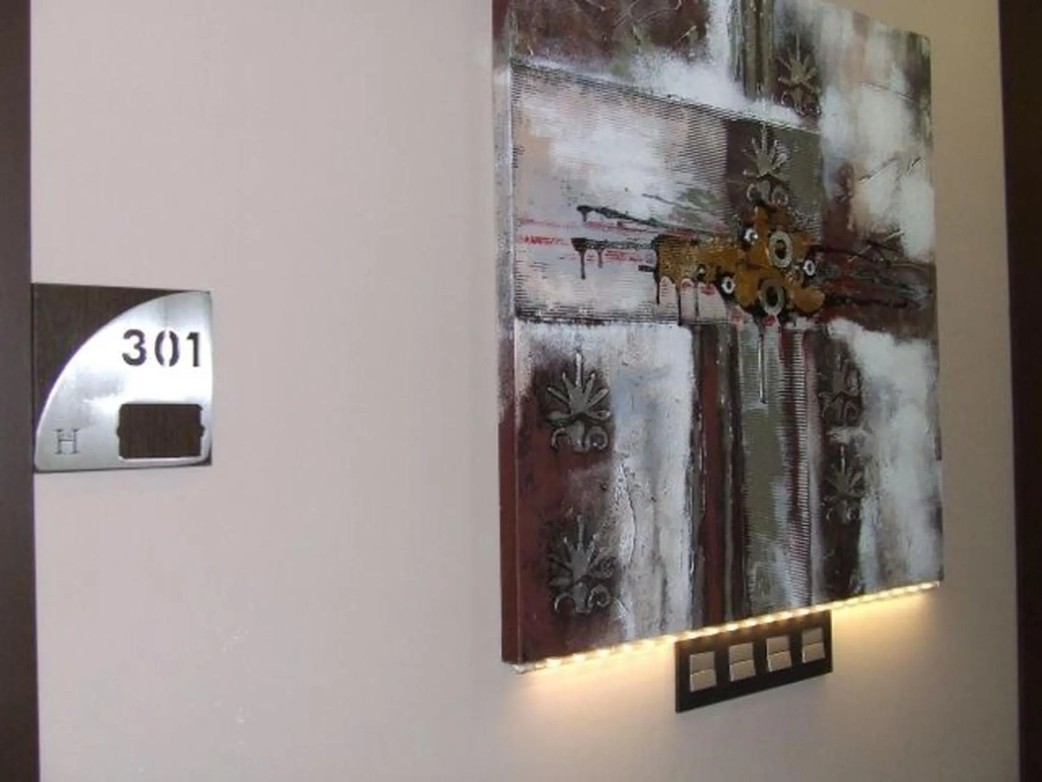 Decorative detail in Hostal Larios