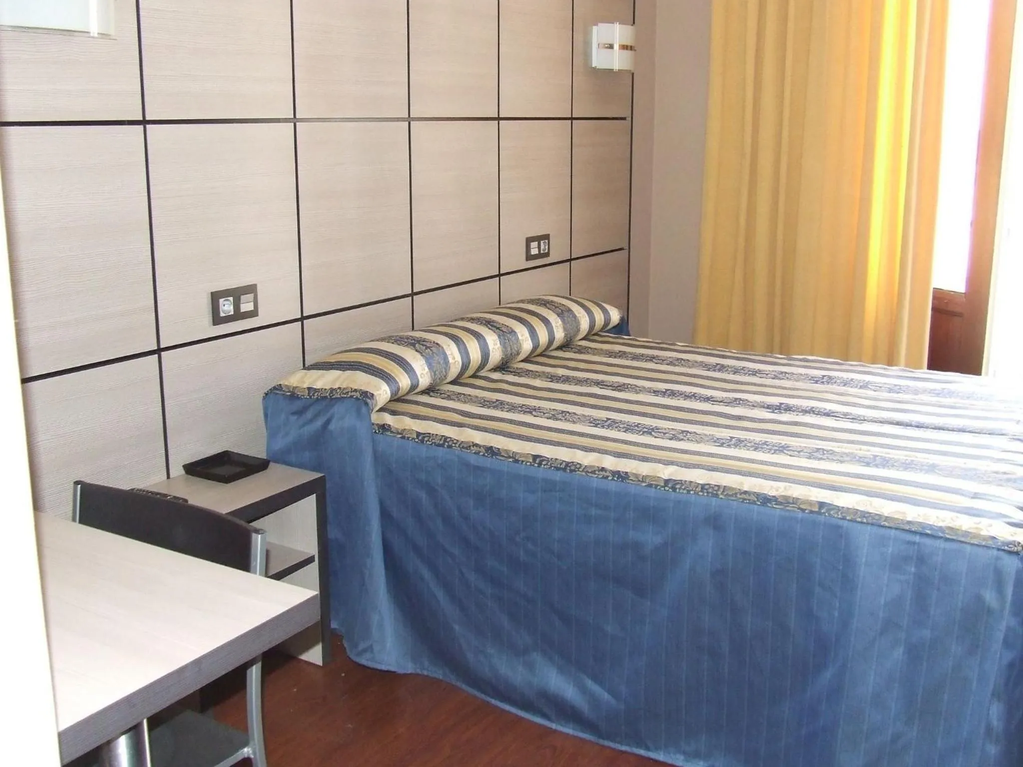 Bed in Hostal Larios