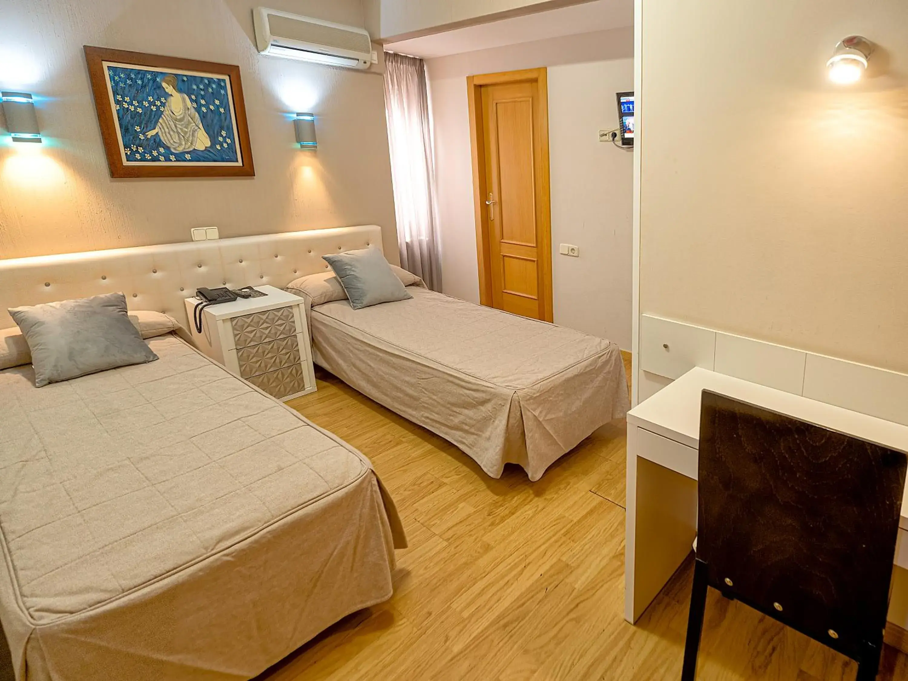 Budget Twin Room in Hostal Real Aranjuez Budget Twin Room in Hostal Real Aranjuez