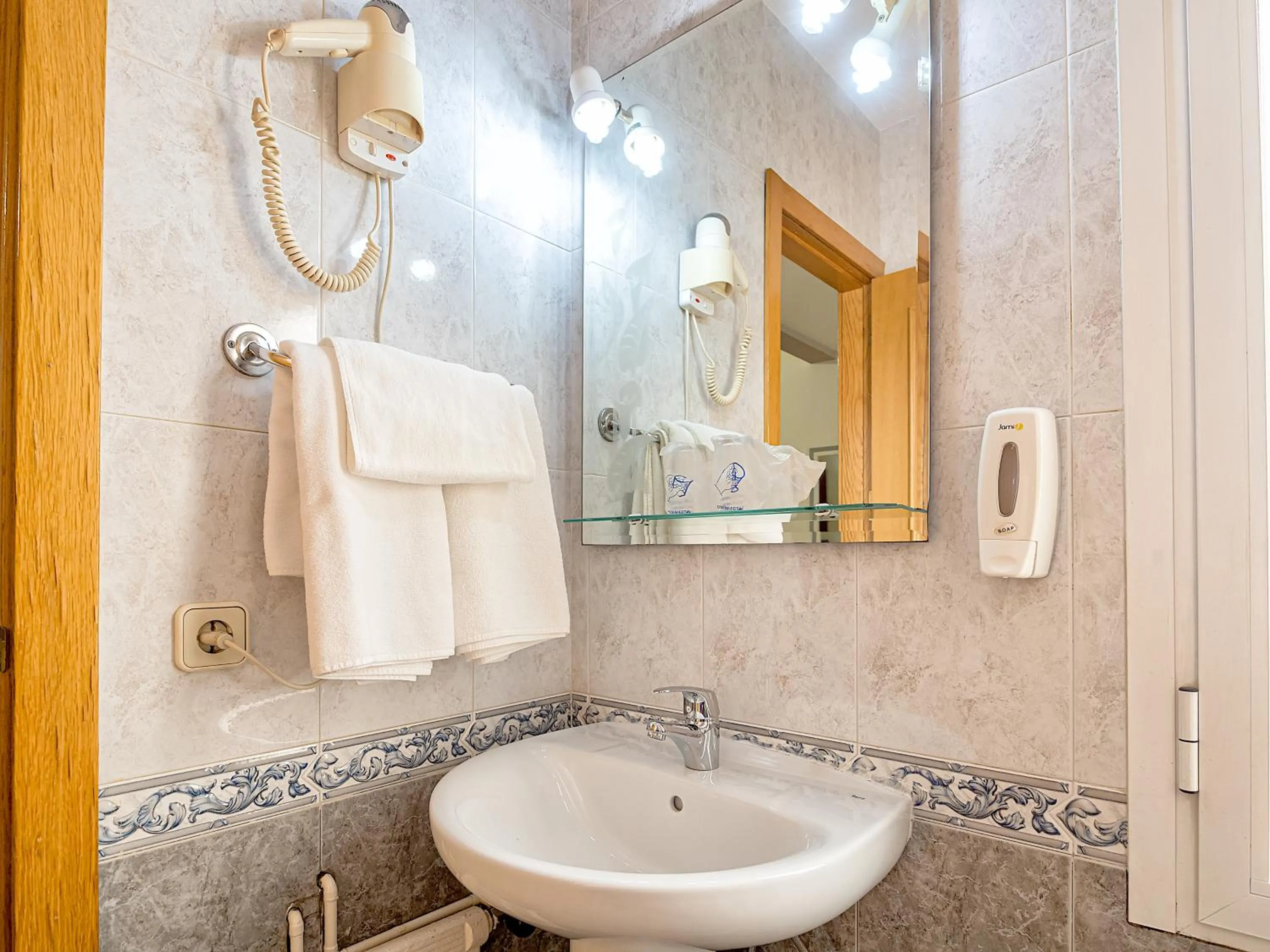 Toilet in Hostal Real Aranjuez