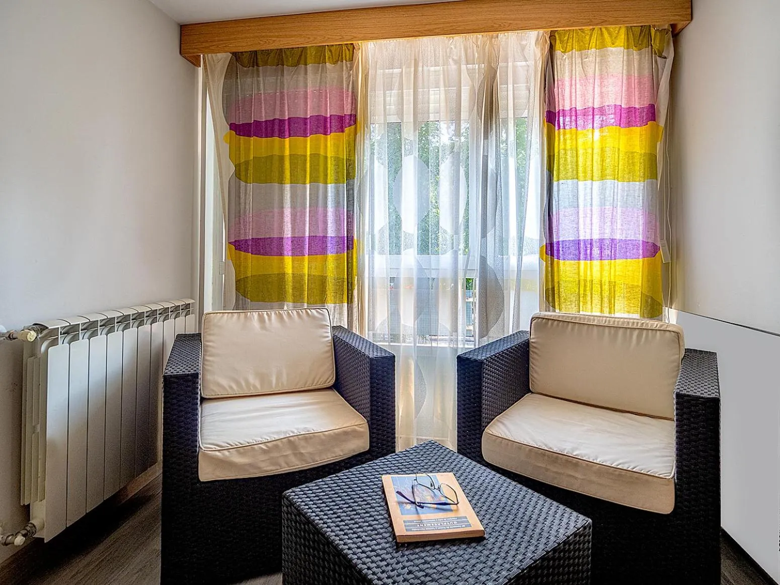 Living room, Bed in Hostal Real Aranjuez