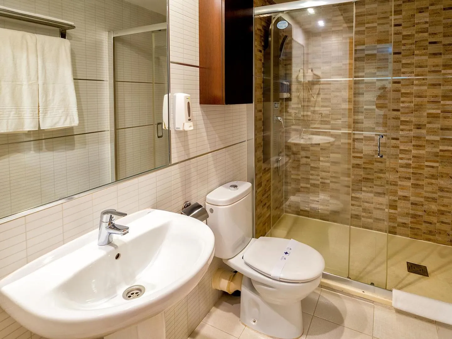 Shower in Hostal Real Aranjuez