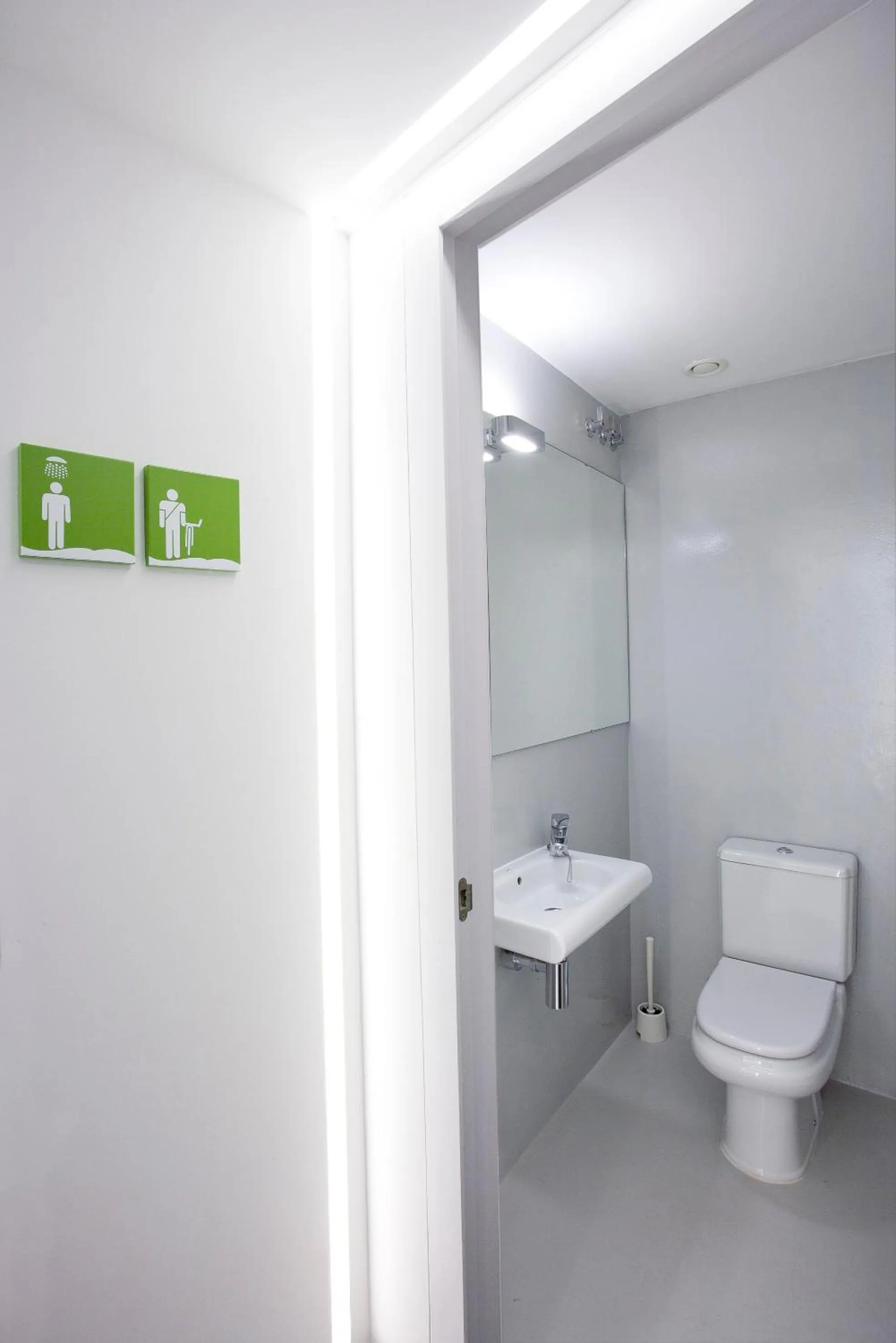 Bathroom in Sant Jordi Hostels Gracia