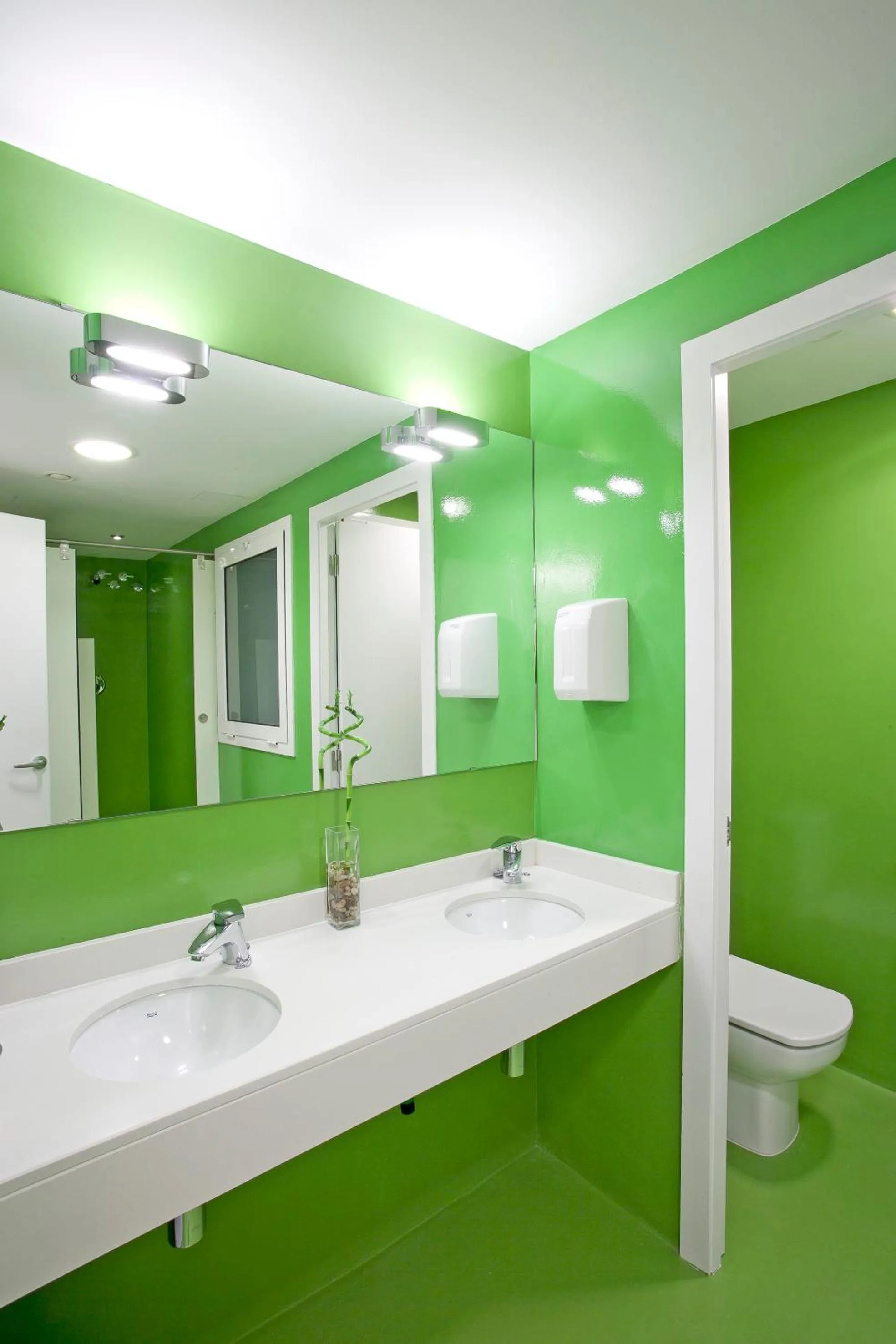 Bathroom in Sant Jordi Hostels Gracia