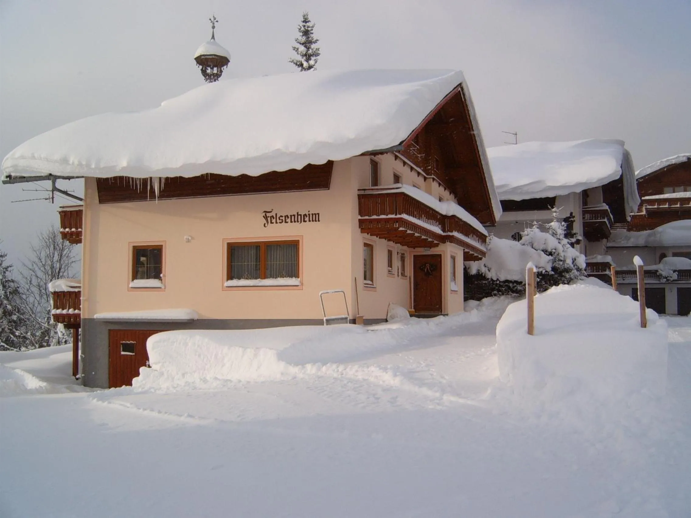 Facade/entrance in Pension Felsenheim