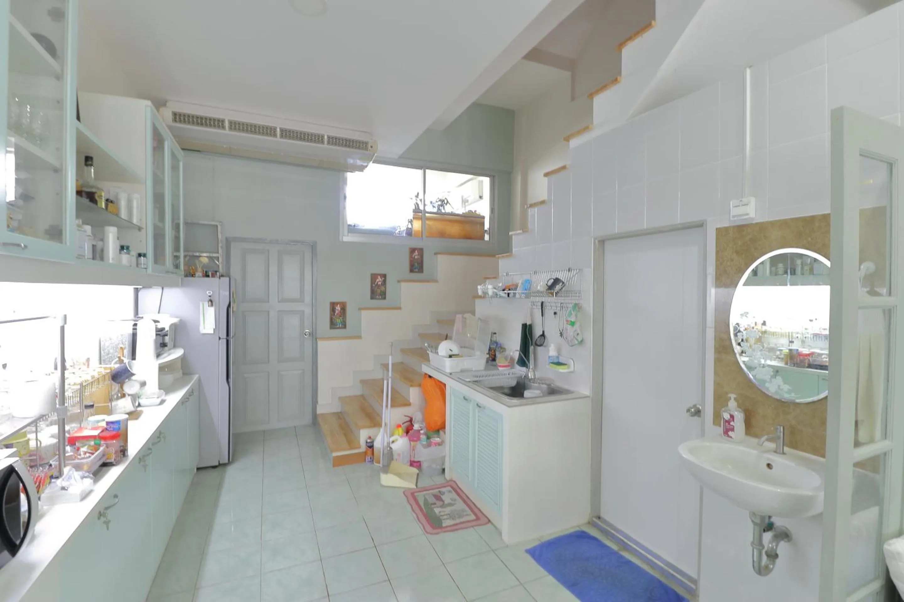 Communal kitchen in Saen Sabai Hostel