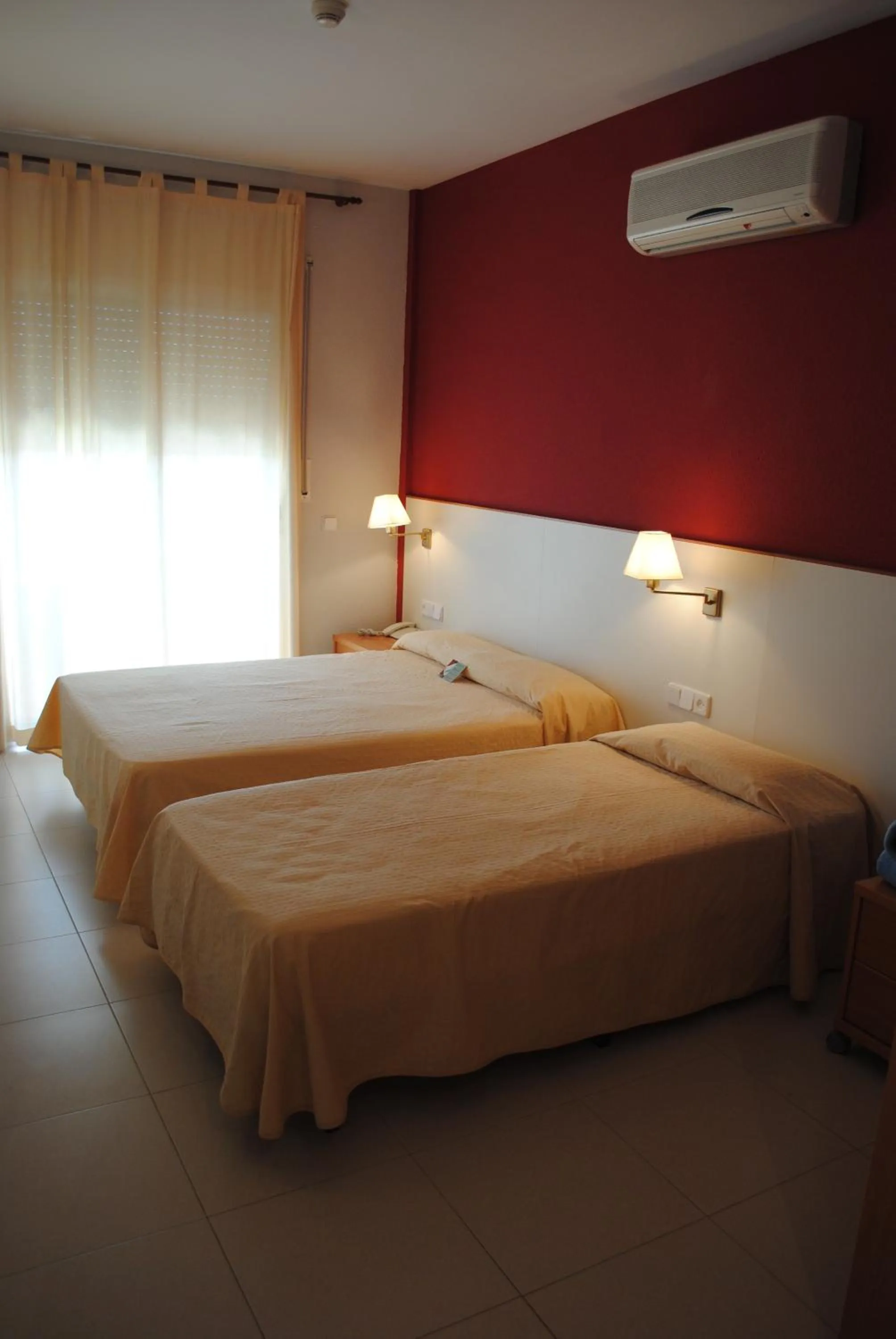 Bed in Hotel Sant Jordi