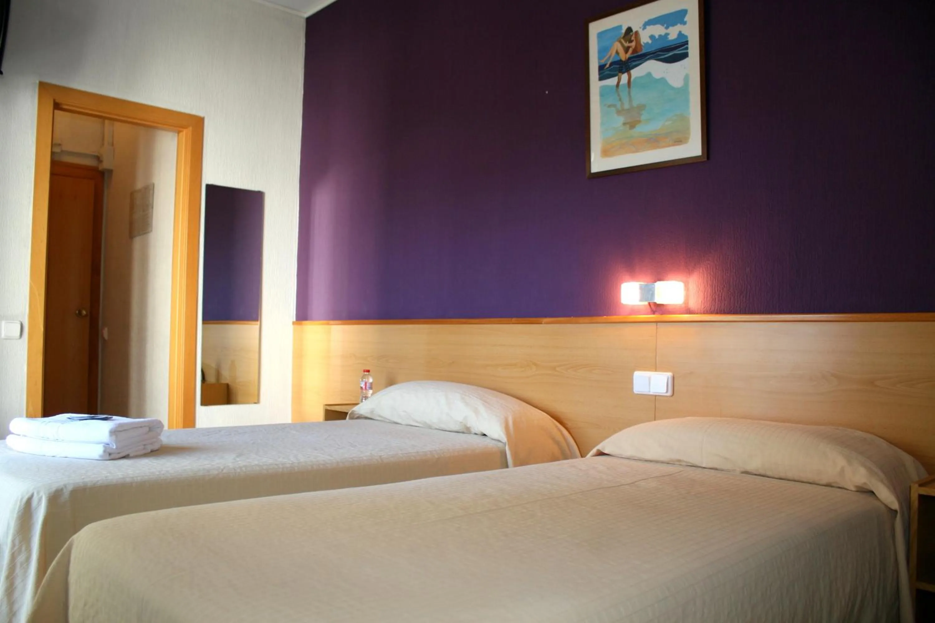 Bed in Hotel Sant Jordi