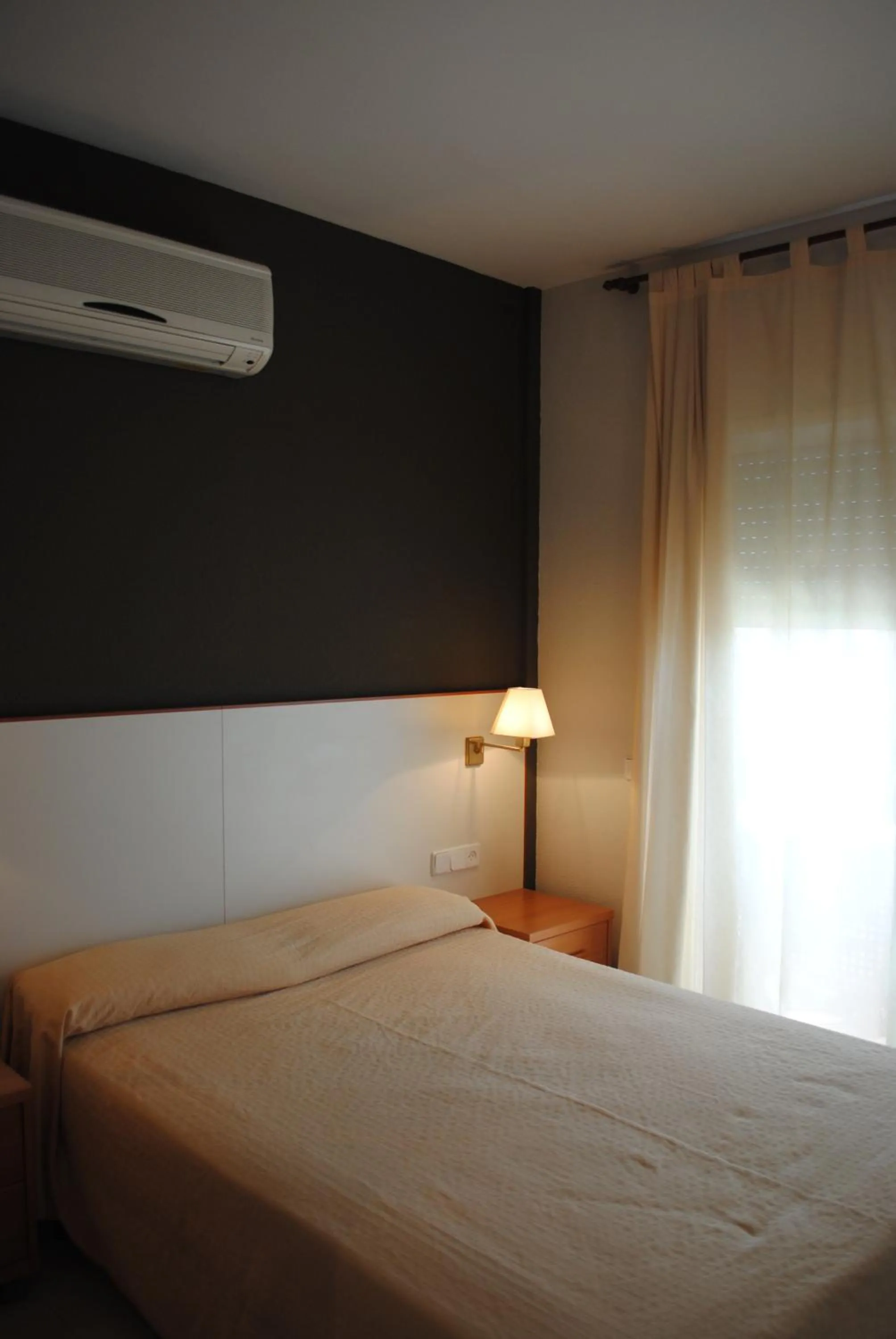 Bed in Hotel Sant Jordi