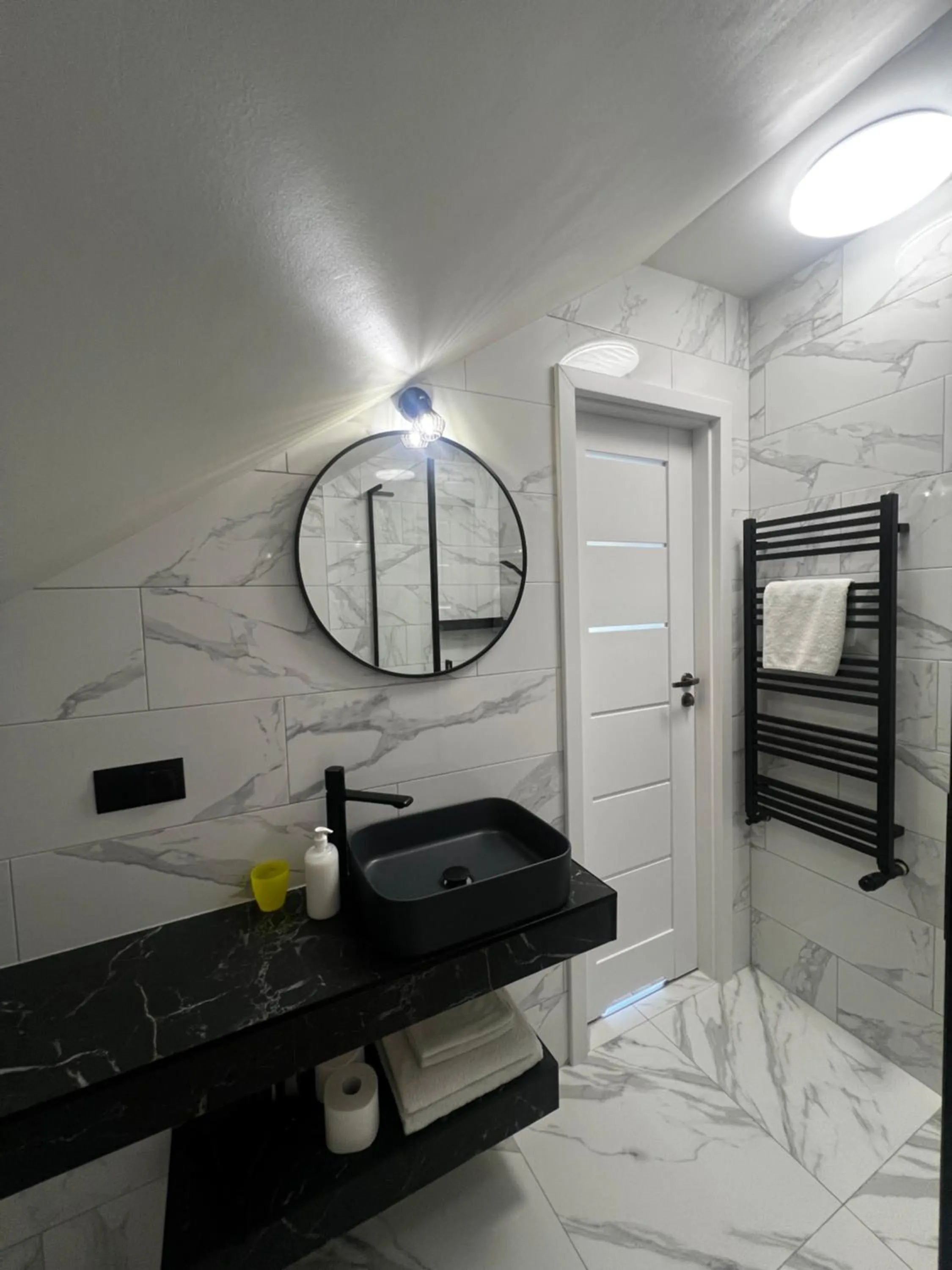 Bathroom, Bed in Villa Słonecznego Wzgórza