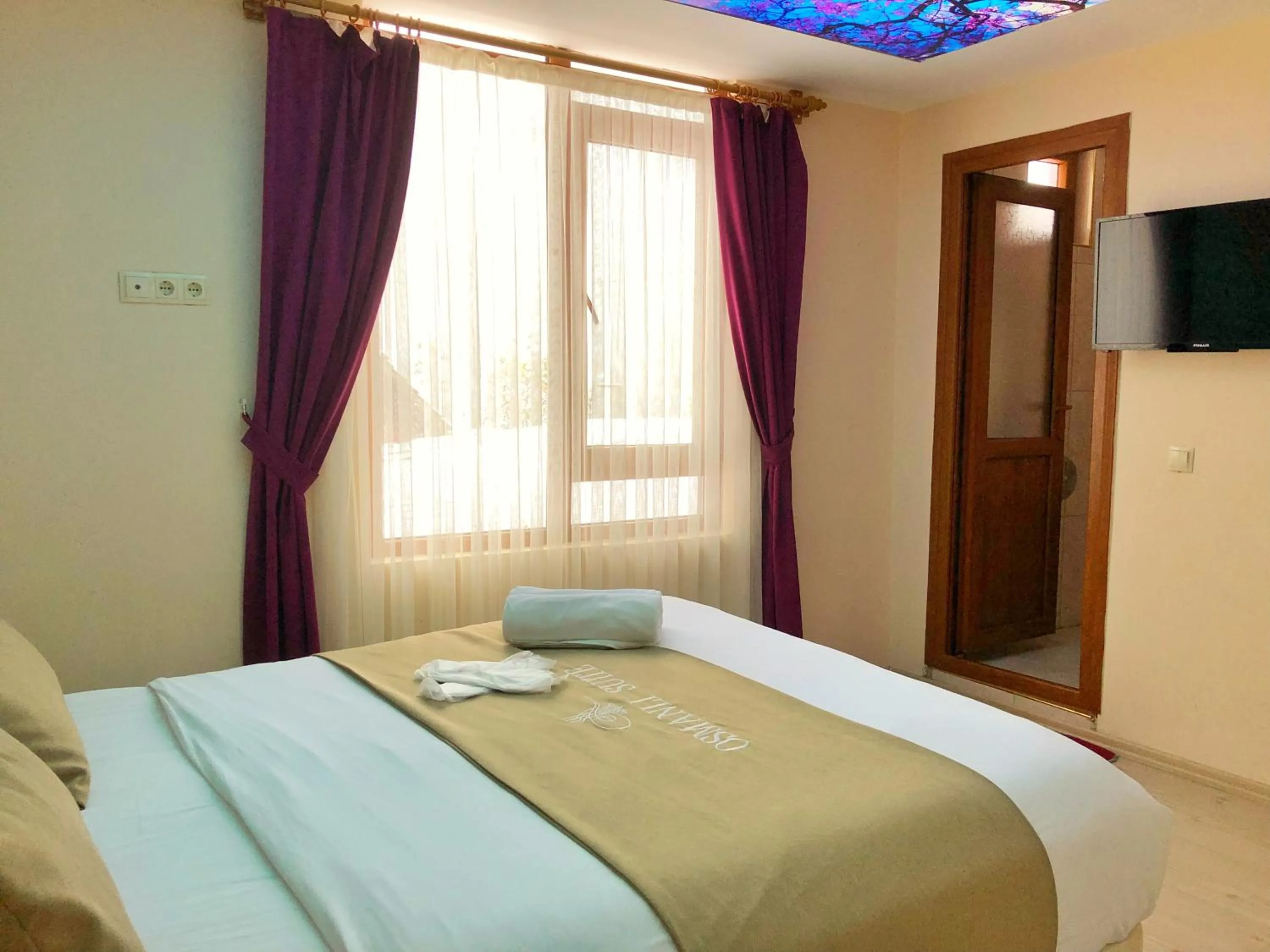 Bed in Osmanlı Suite