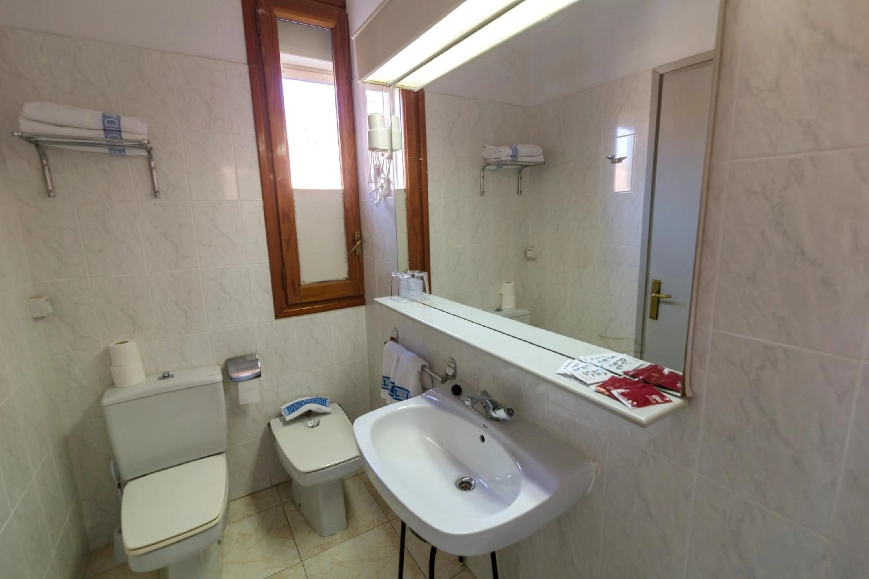 Bathroom in Hospedium Hotel Lleida