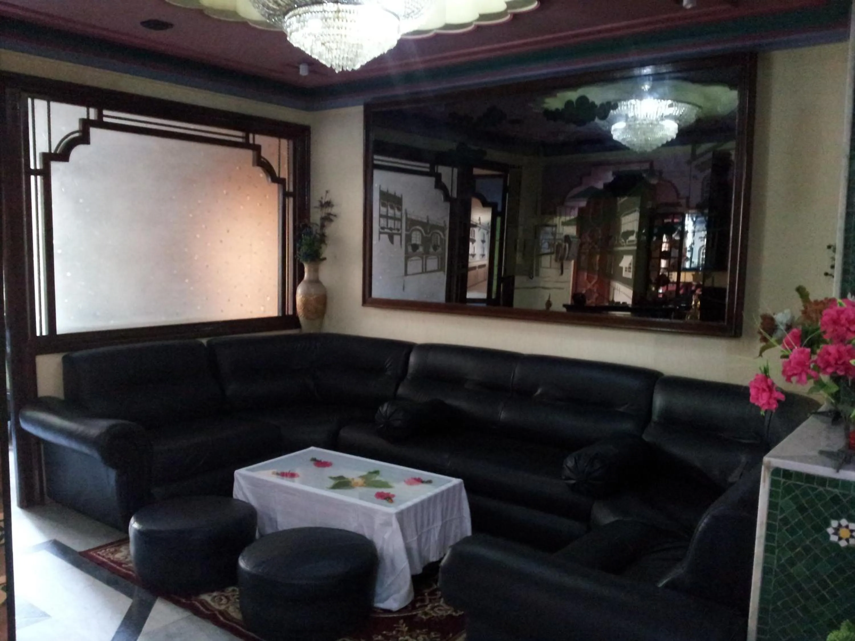 Restaurant/places to eat in Hotel La Giralda