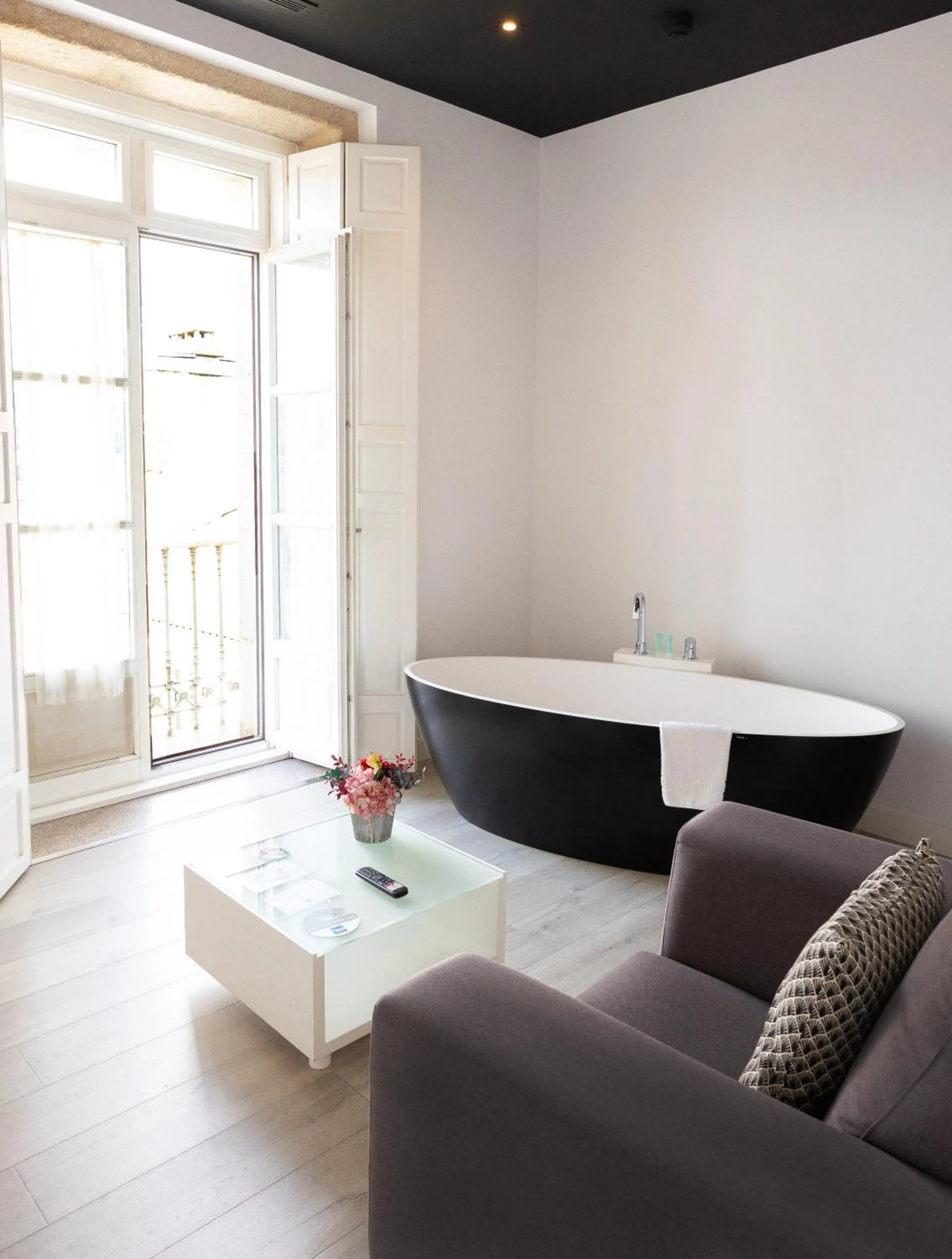 Bath in Hotel Montes