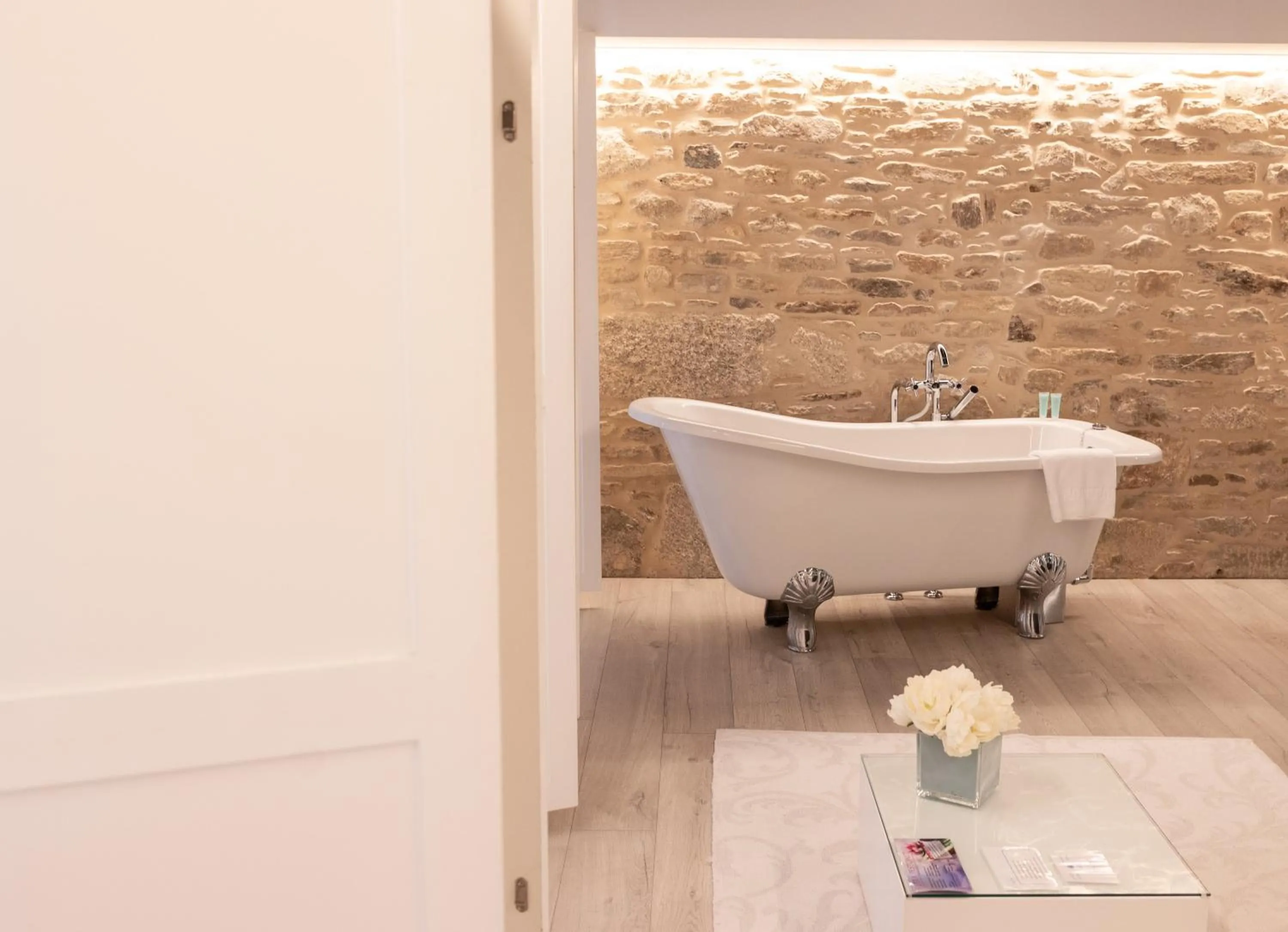 Bath in Hotel Montes