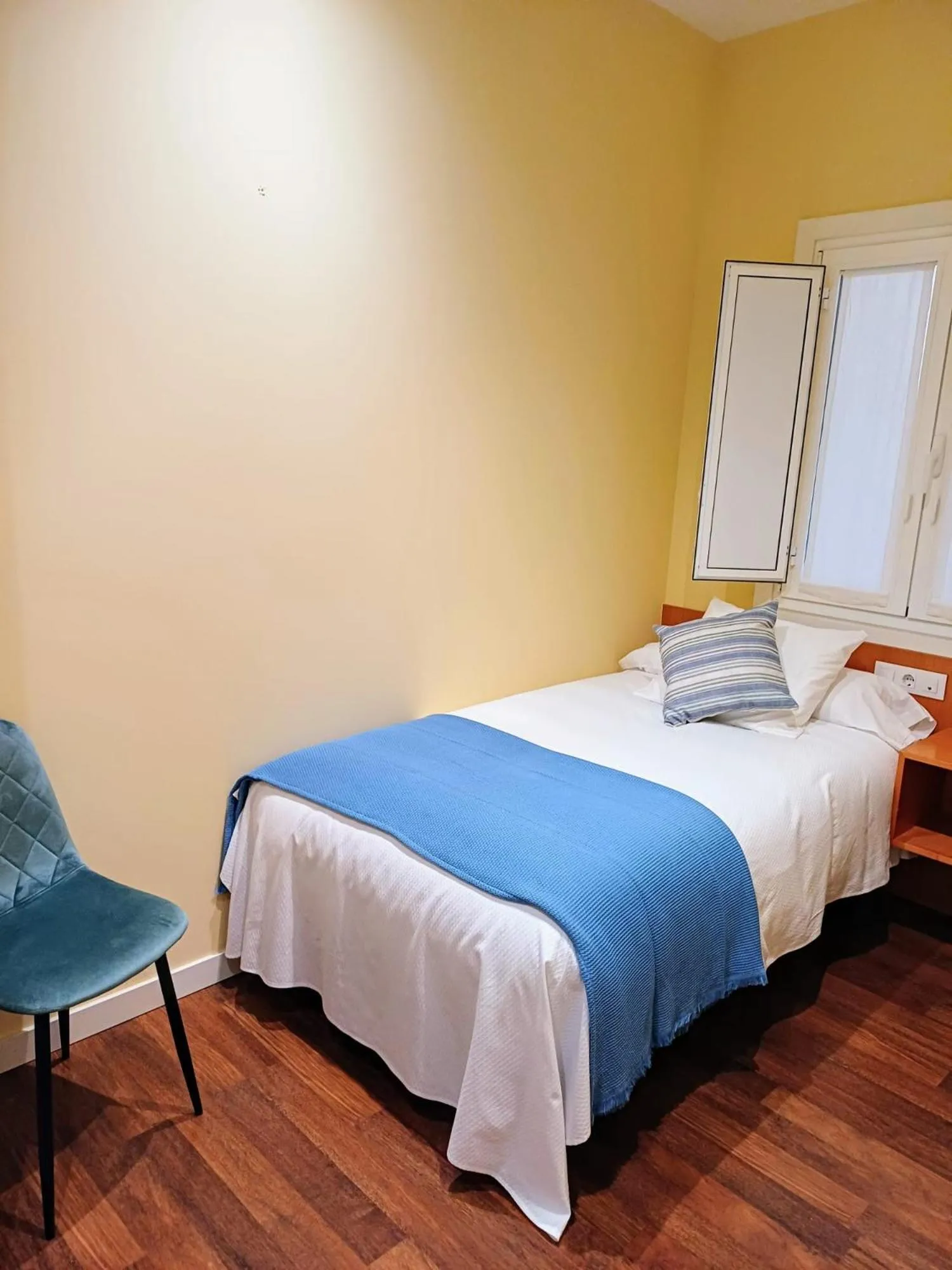 Photo of the whole room, Bed in Hotel Montes