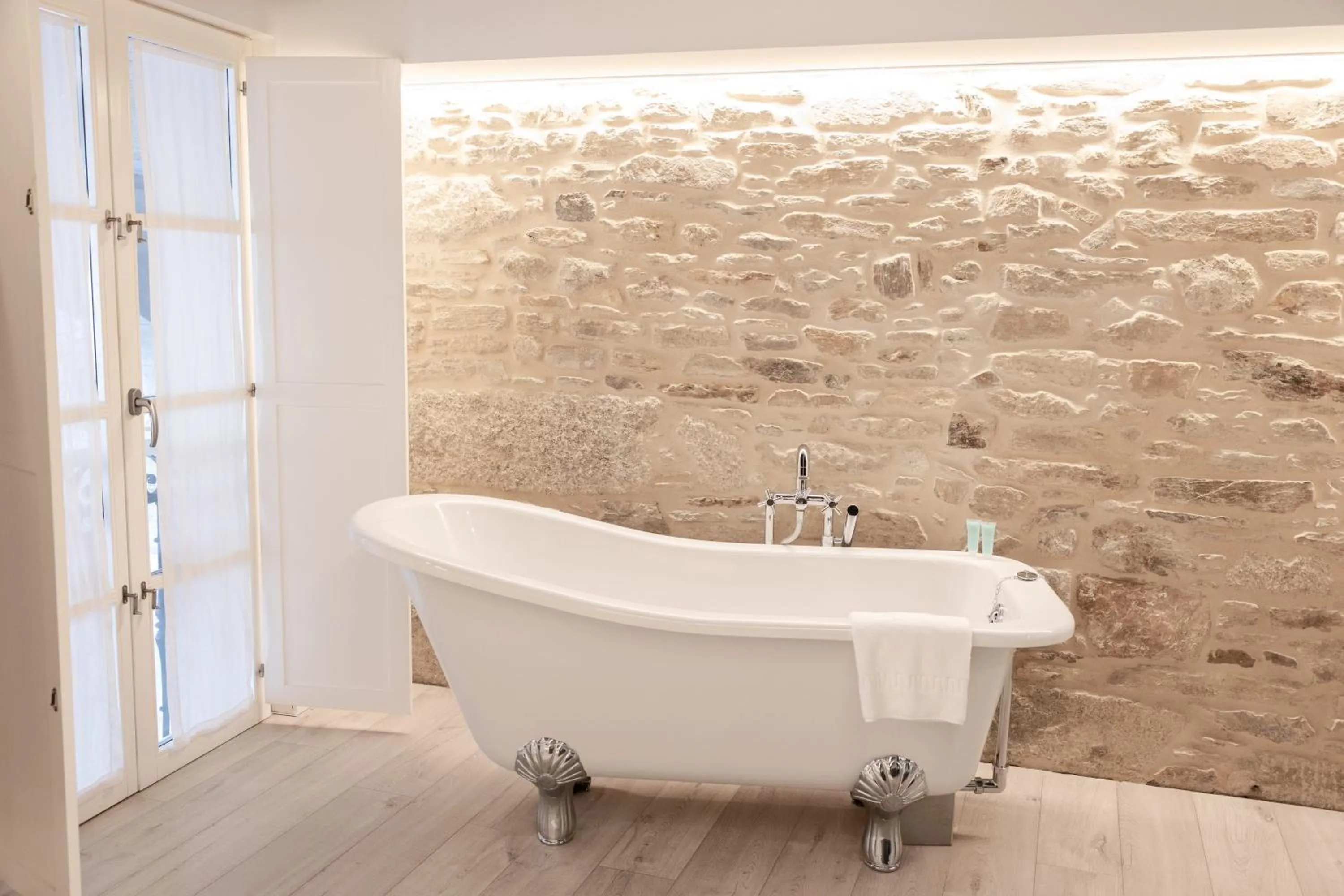 Bath in Hotel Montes