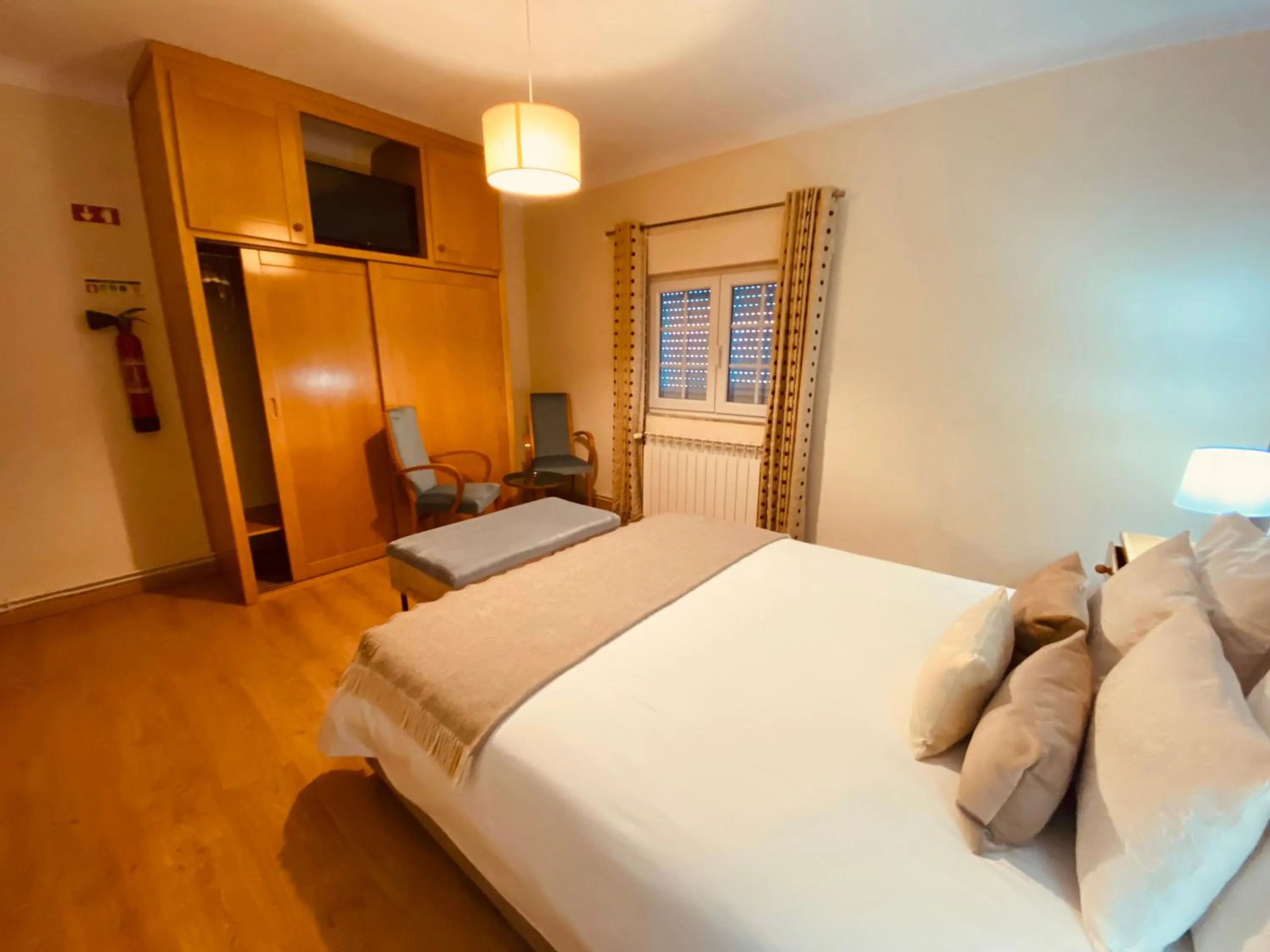 Photo of the whole room, Bed in Alfatima