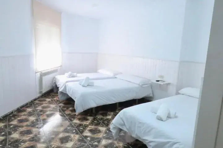 Triple Room in Hostal Jaufil Triple Room in Hostal Jaufil
