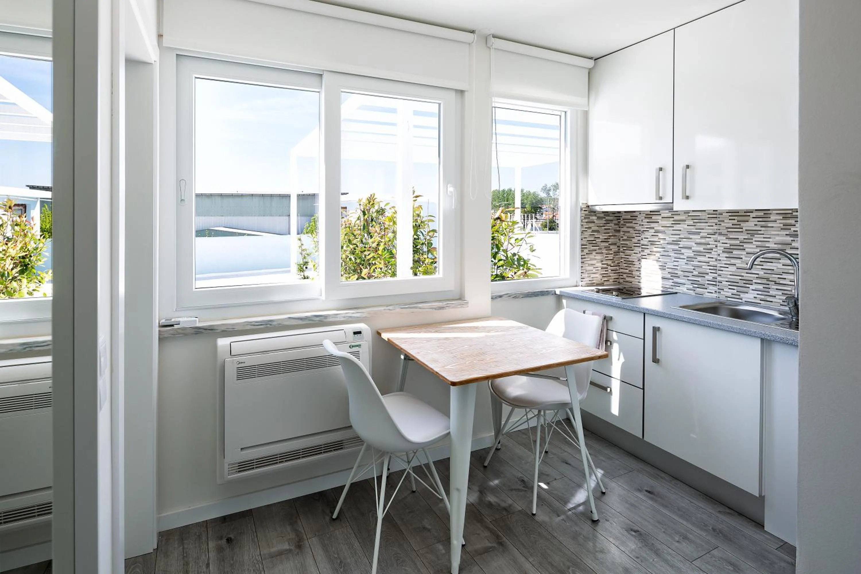 Kitchen or kitchenette in JR Studios & Suites I Rius I