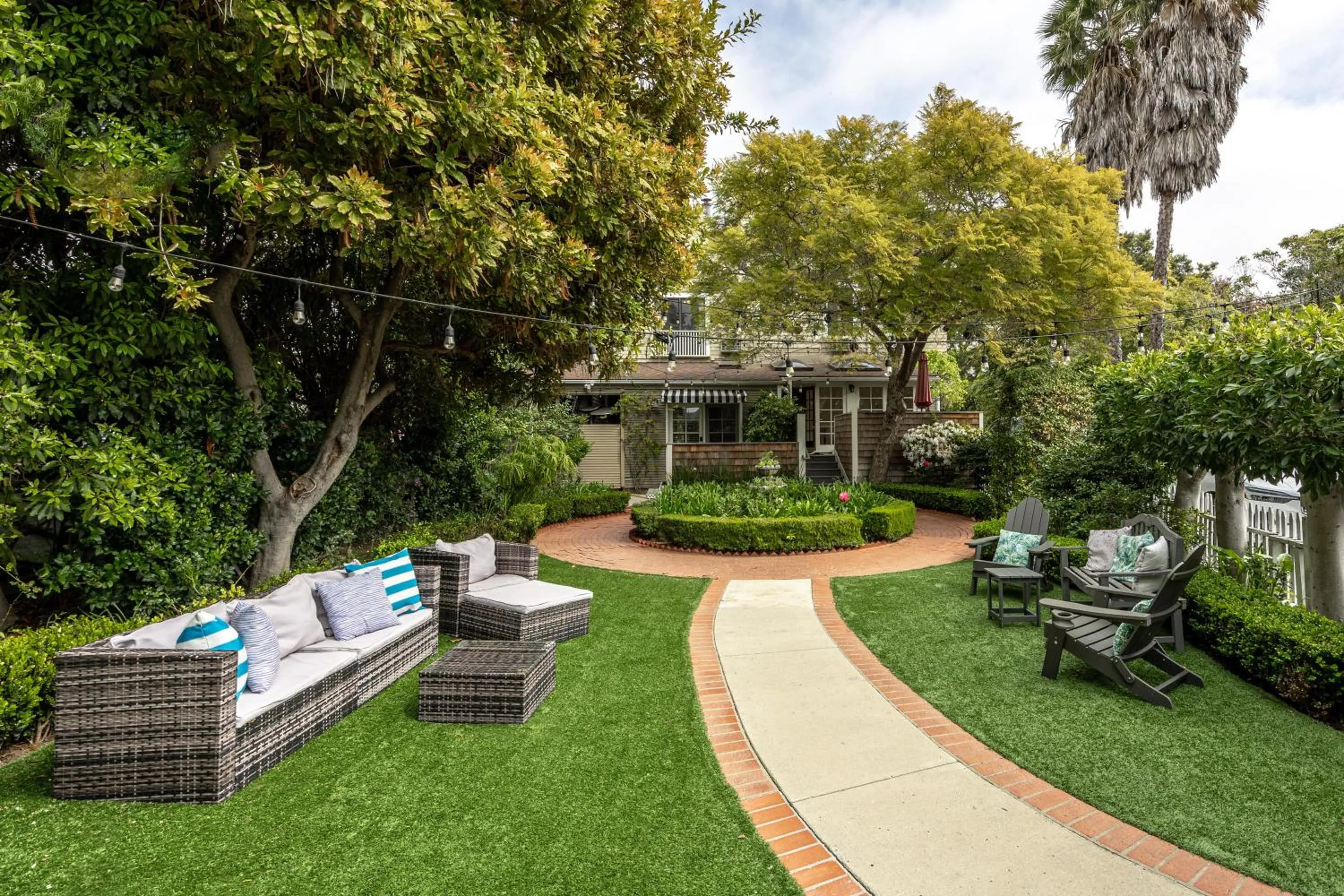 Garden in De La Vina Inn