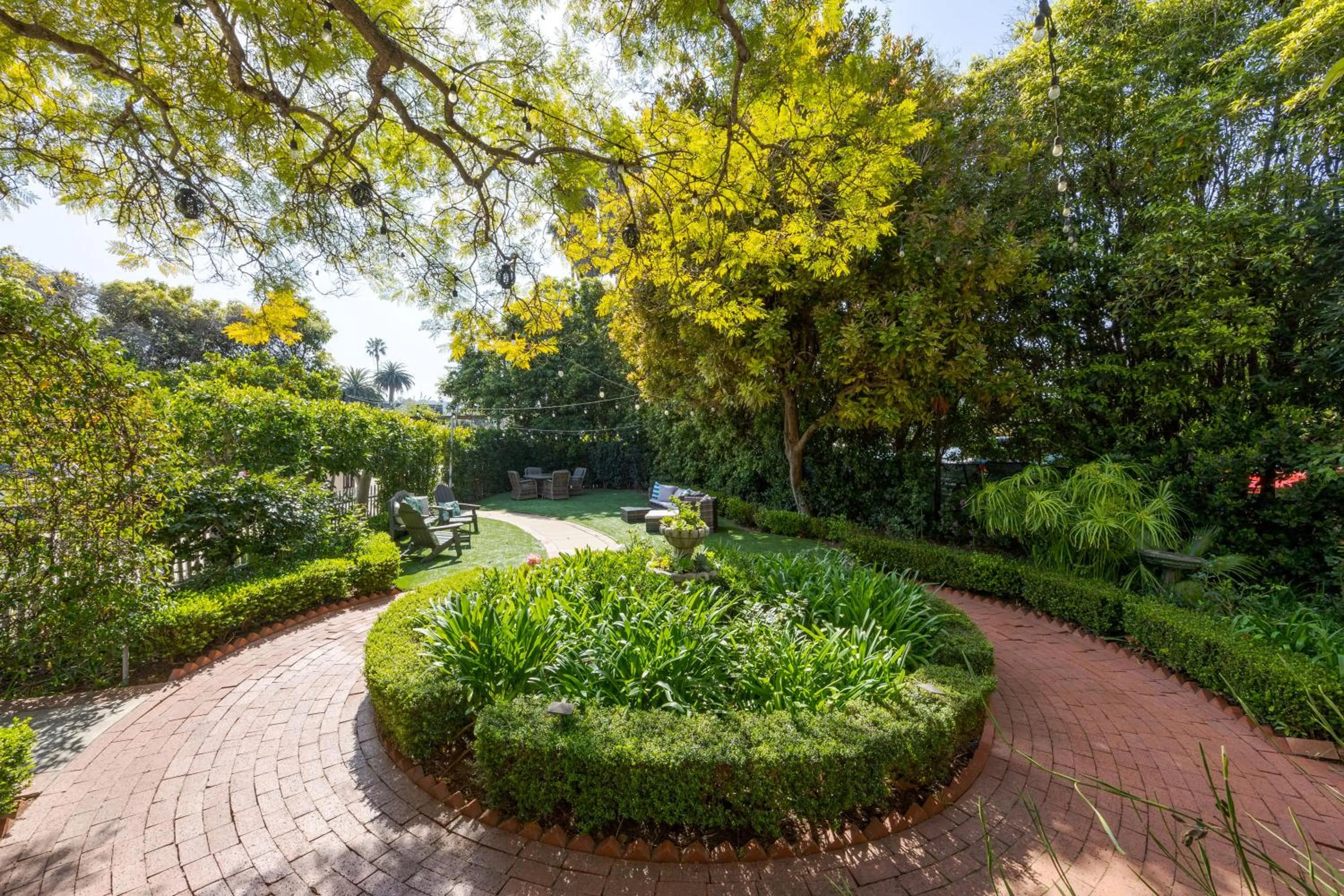 Garden in De La Vina Inn