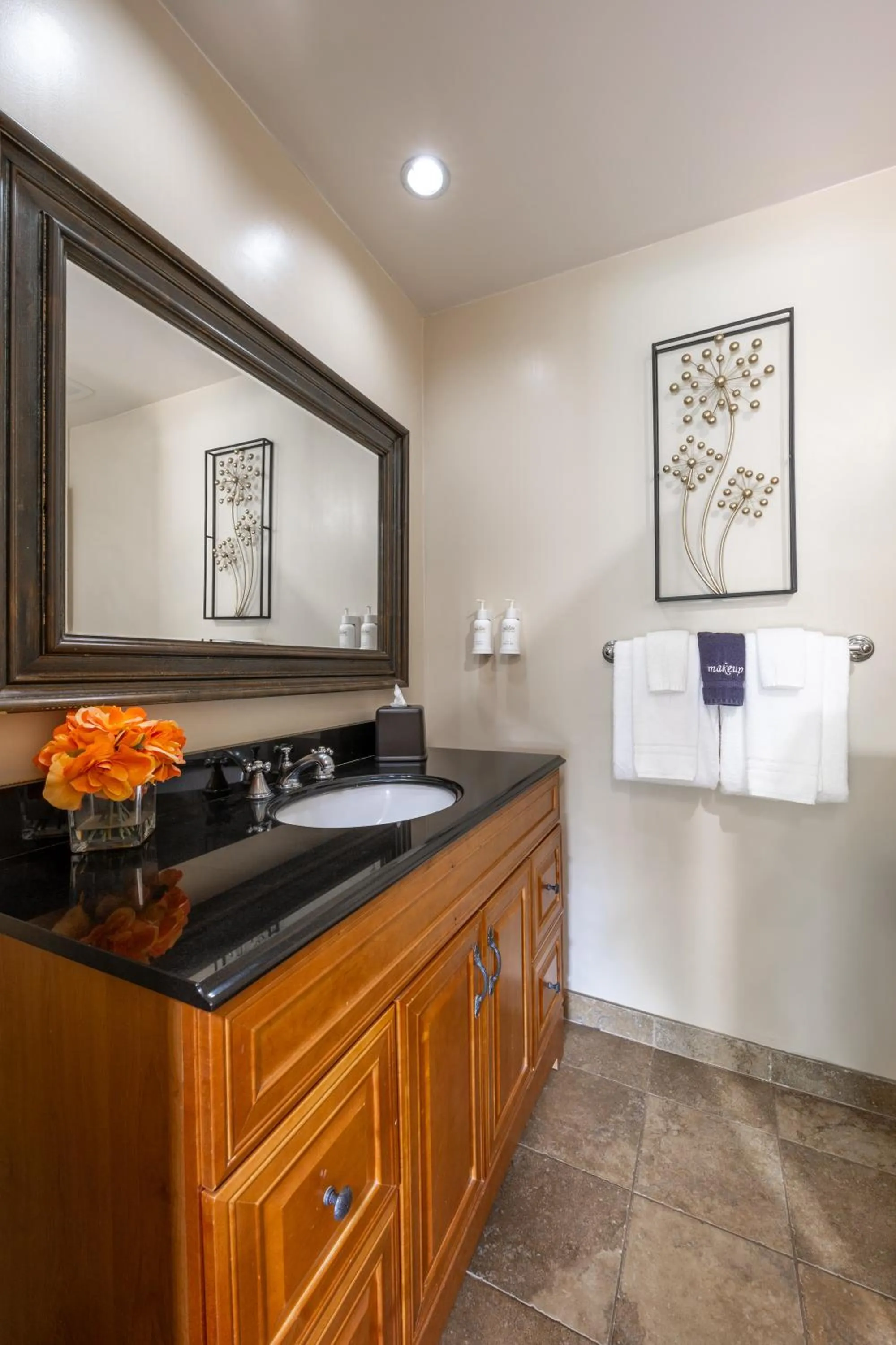 Bathroom in De La Vina Inn