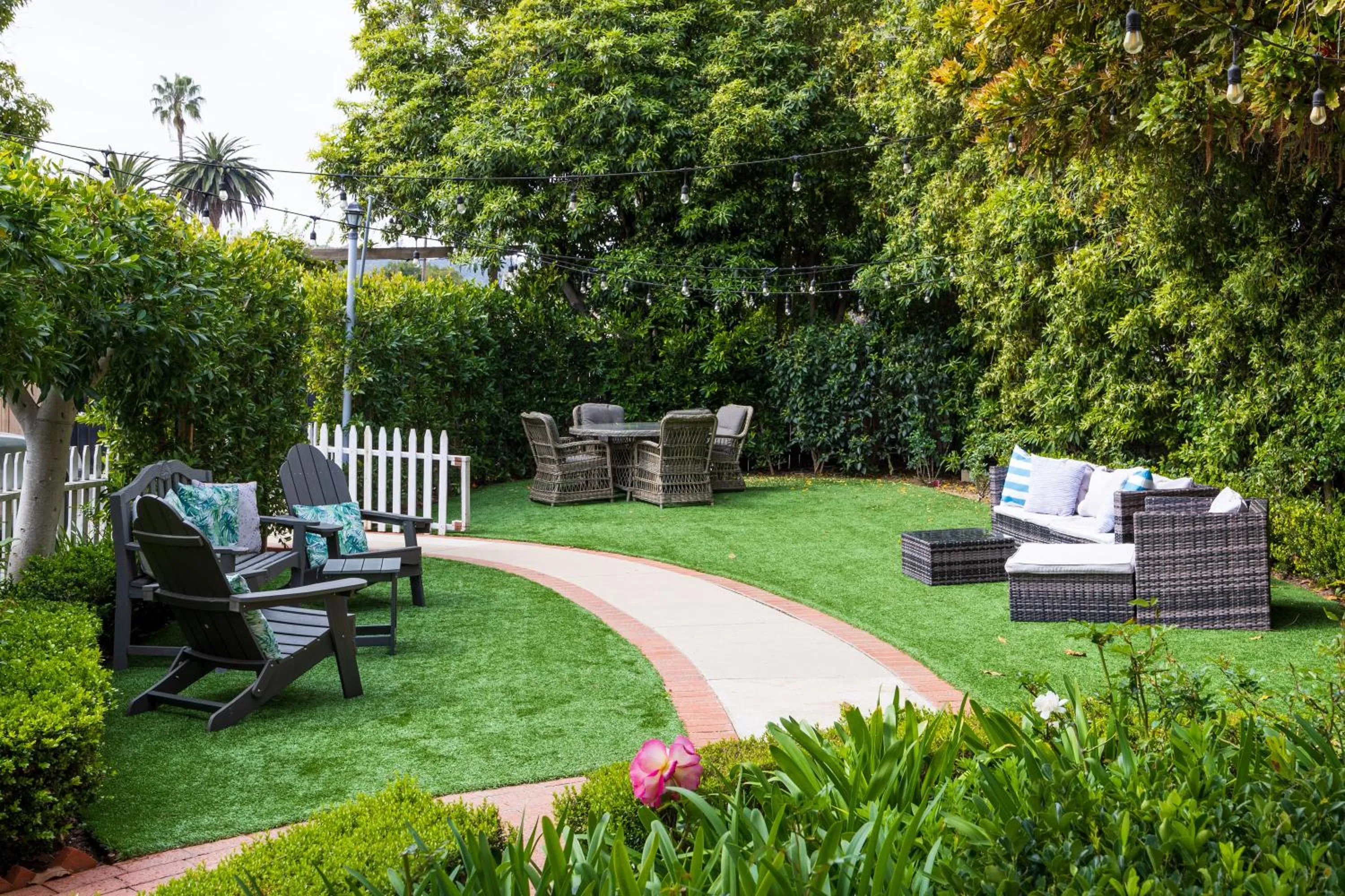 Garden in De La Vina Inn