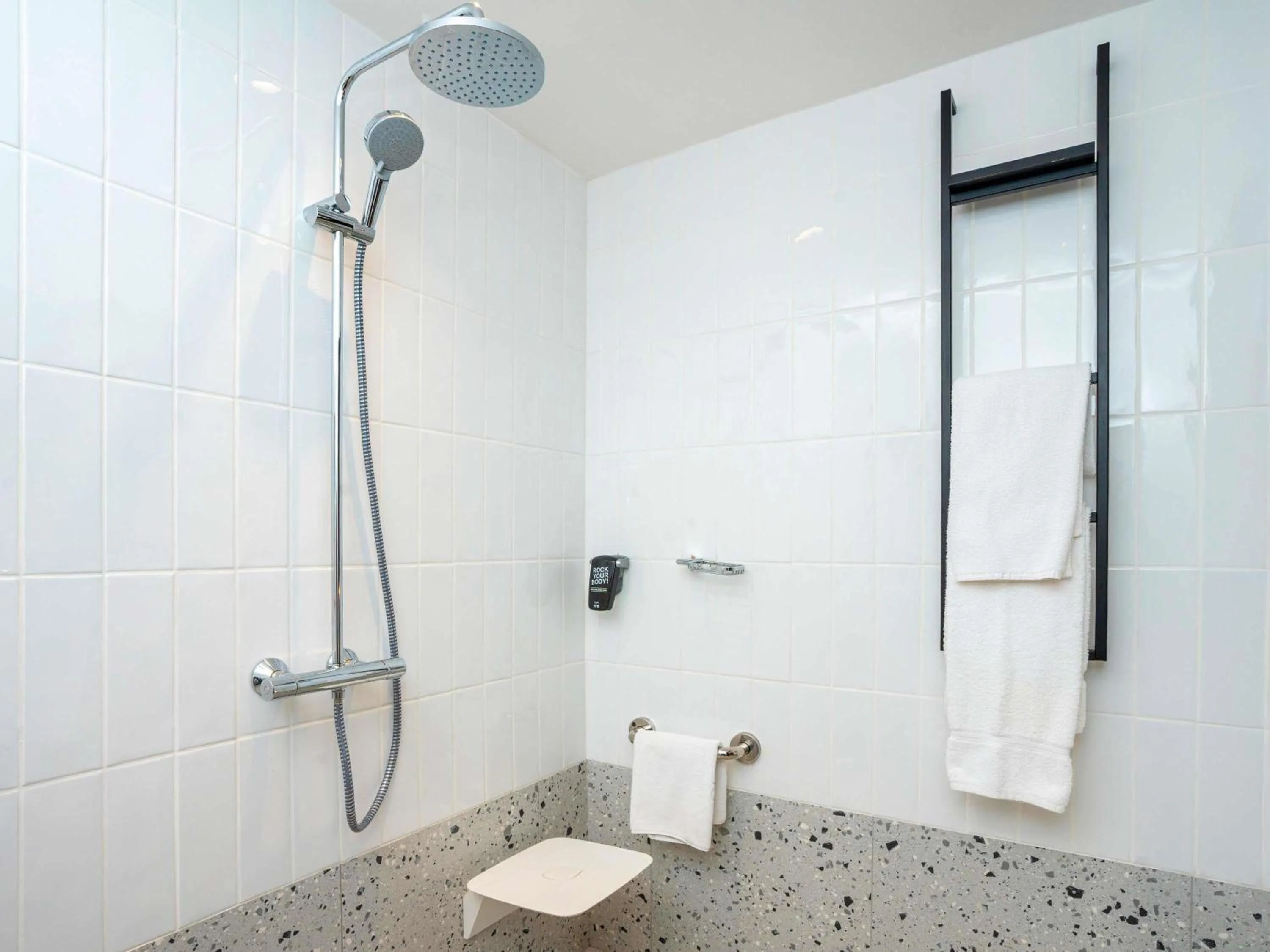 Bedroom in Ibis Styles Dakar