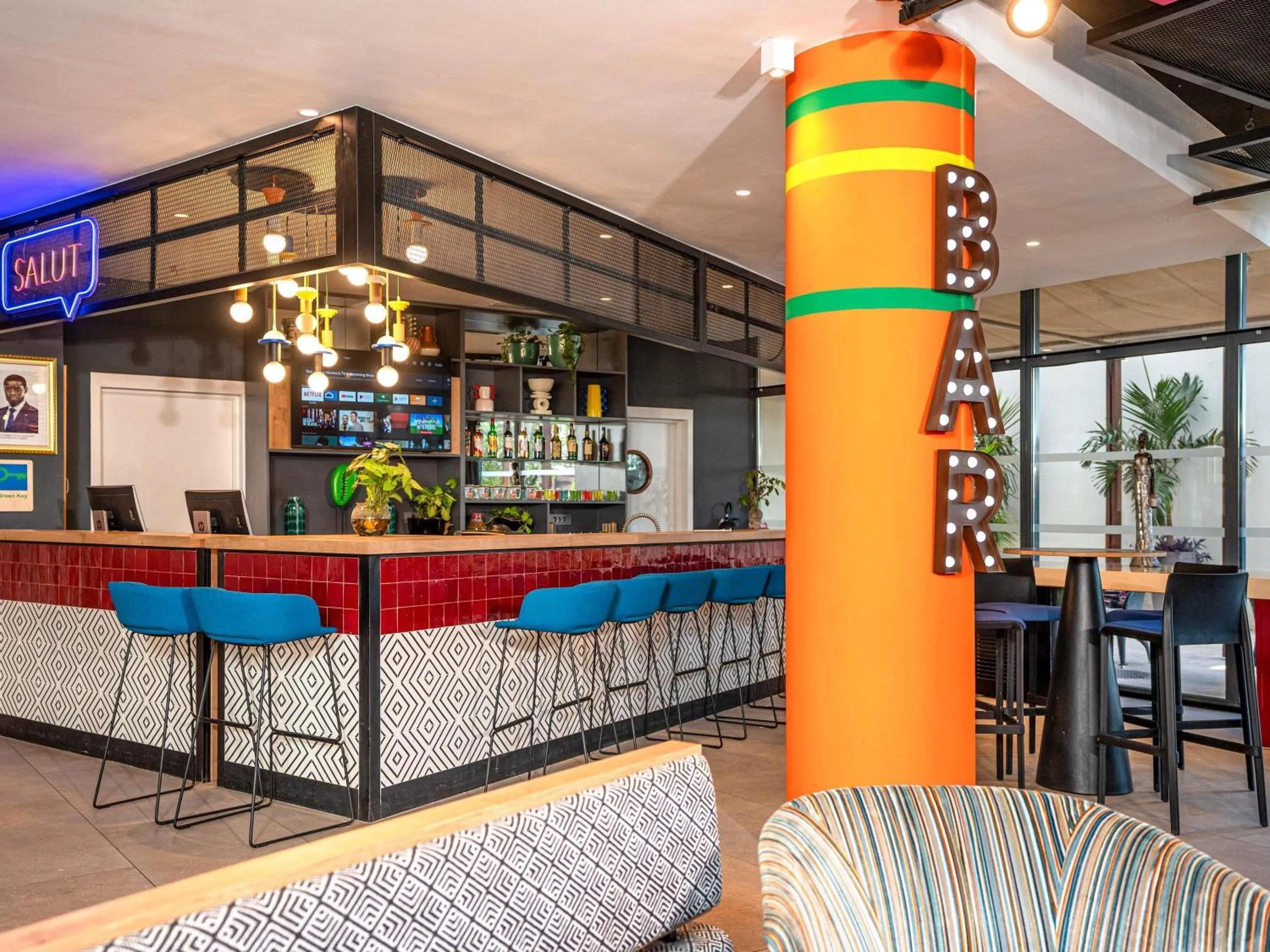 Lounge or bar in Ibis Styles Dakar
