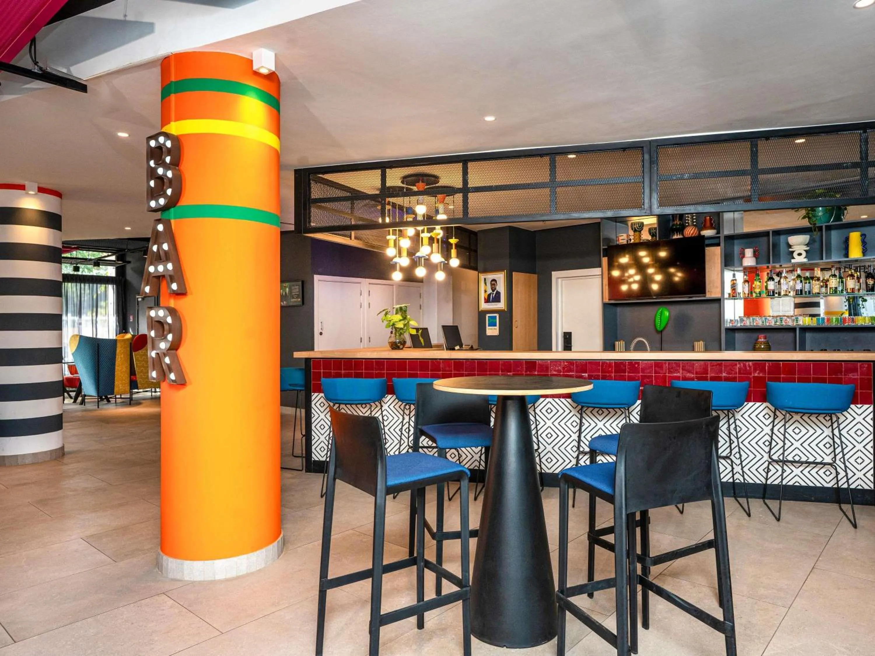 Lounge or bar in Ibis Styles Dakar