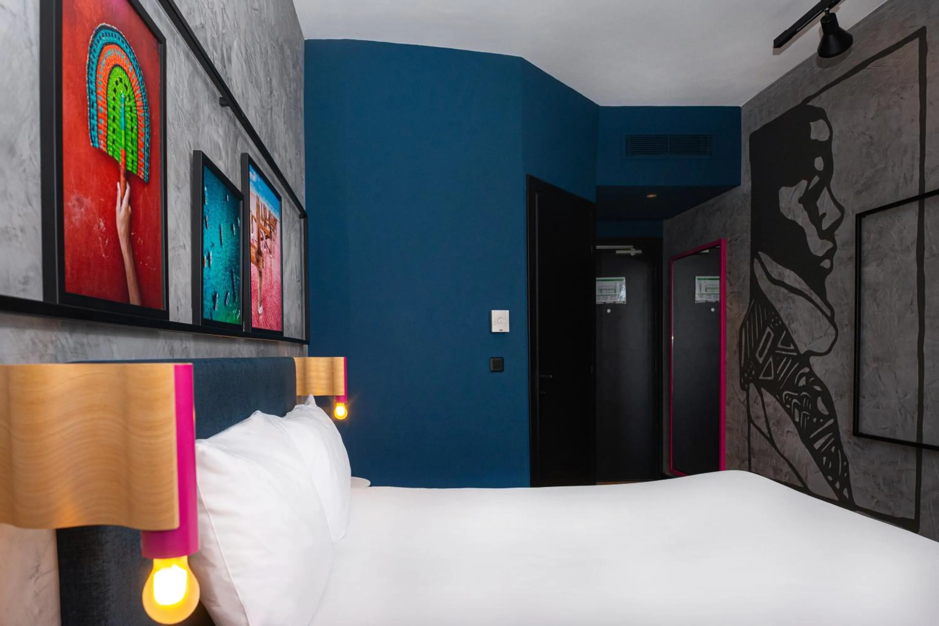 Photo of the whole room, Bed in Ibis Styles Dakar