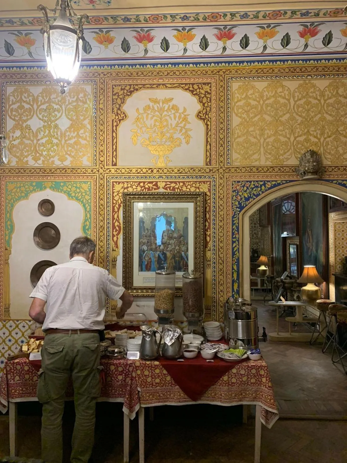 Restaurant/places to eat in Hotel Bissau Palace