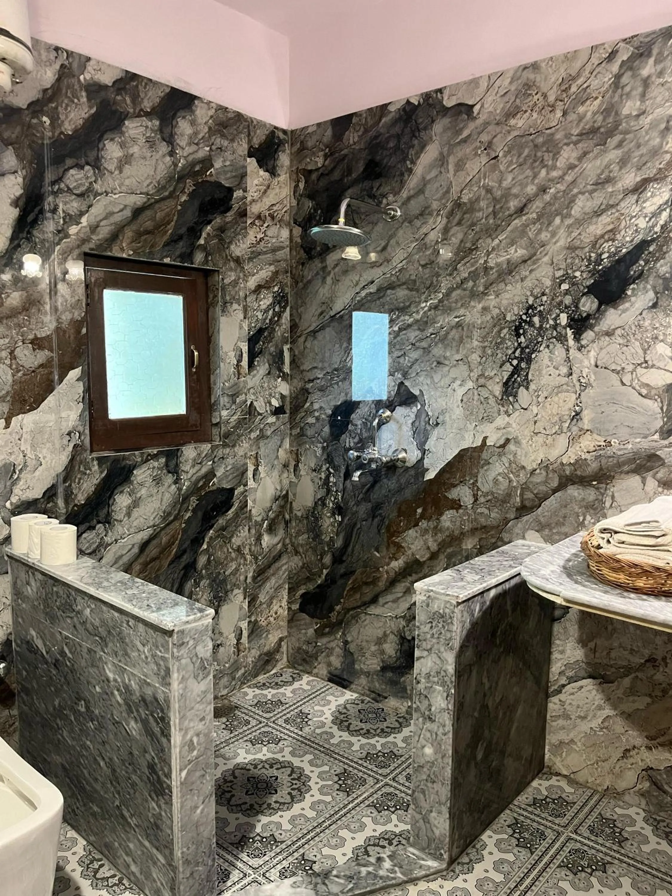 Bathroom in Hotel Bissau Palace