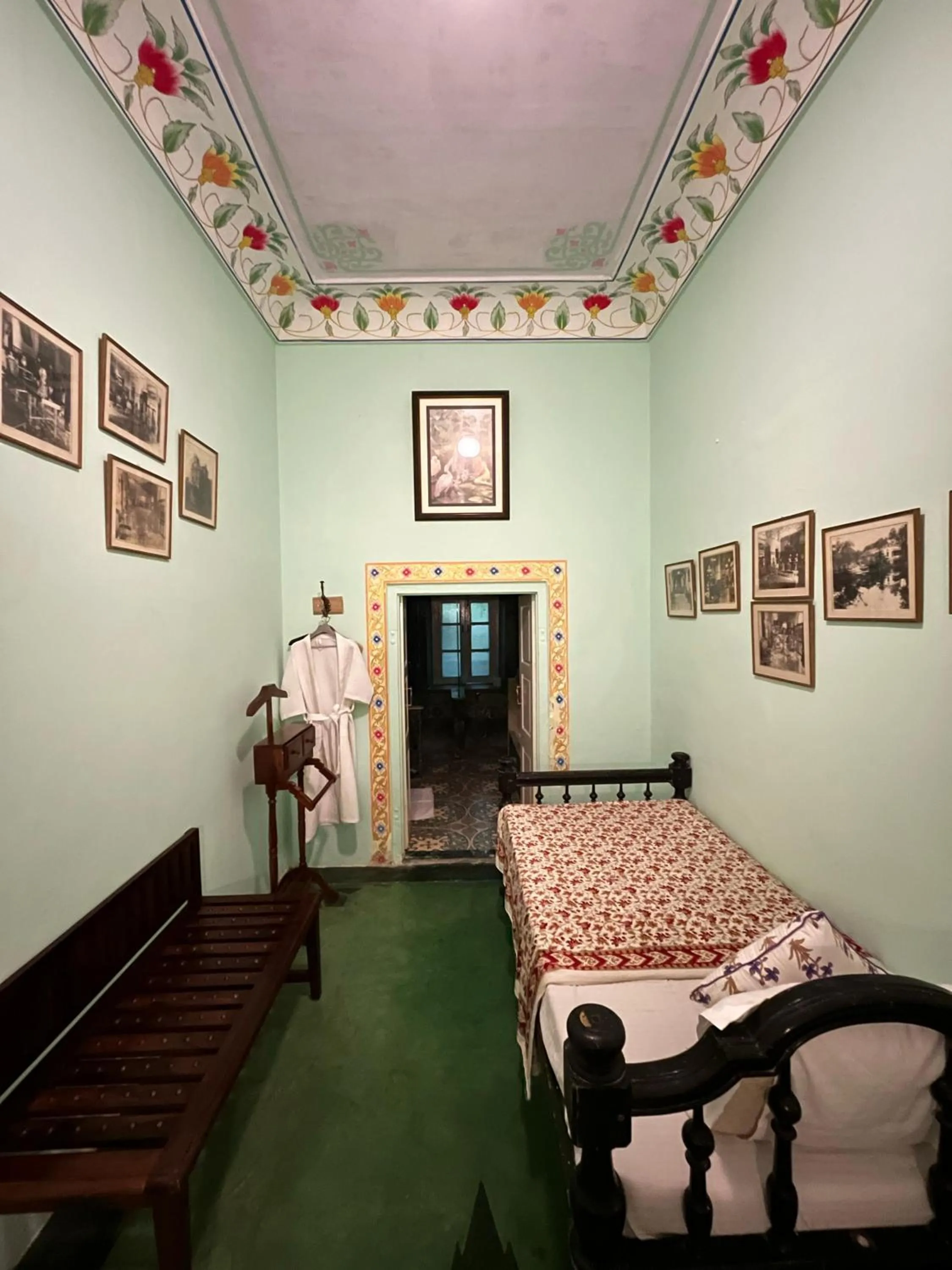 bidet, Bed in Hotel Bissau Palace