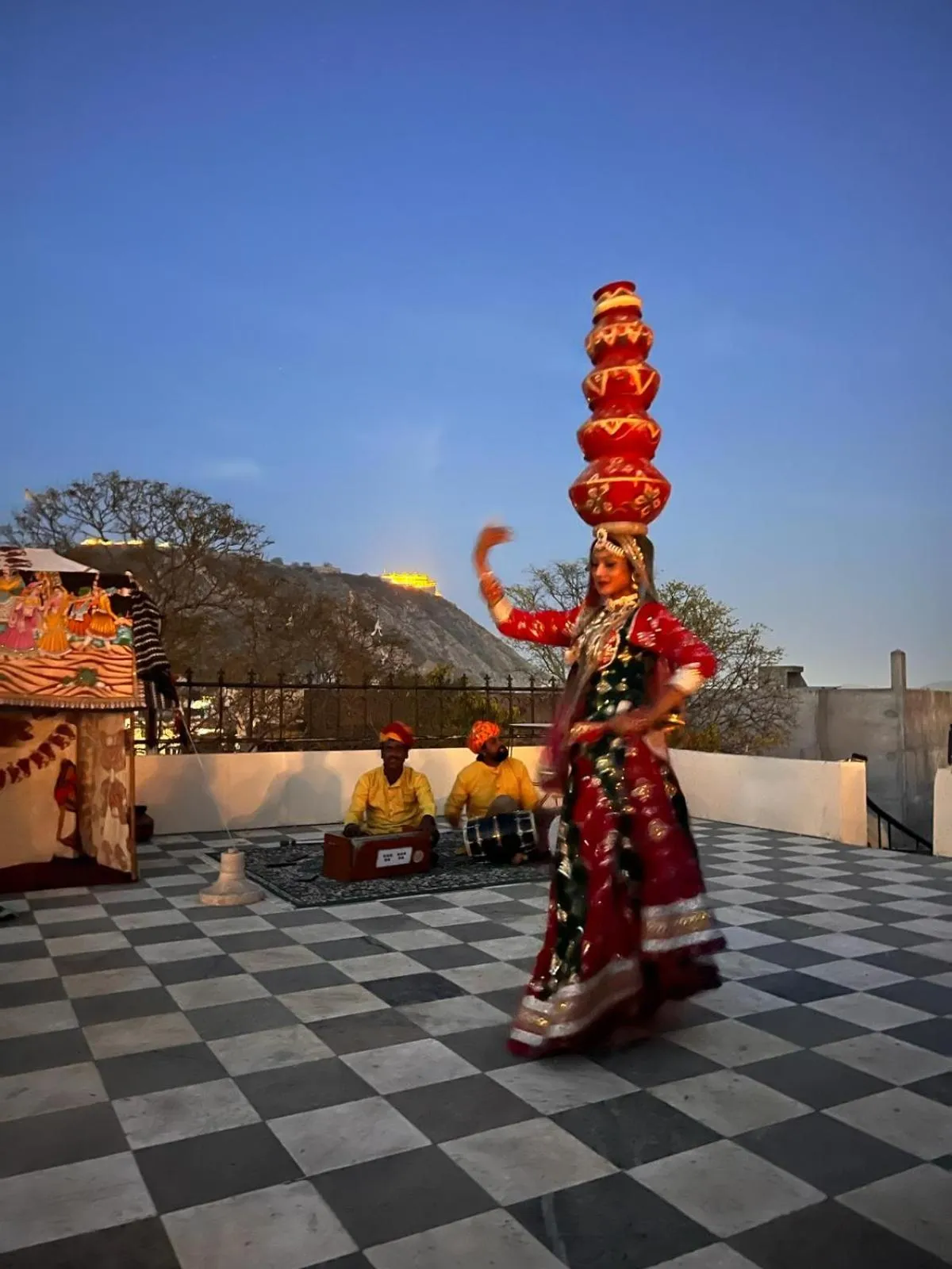 Evening entertainment in Hotel Bissau Palace