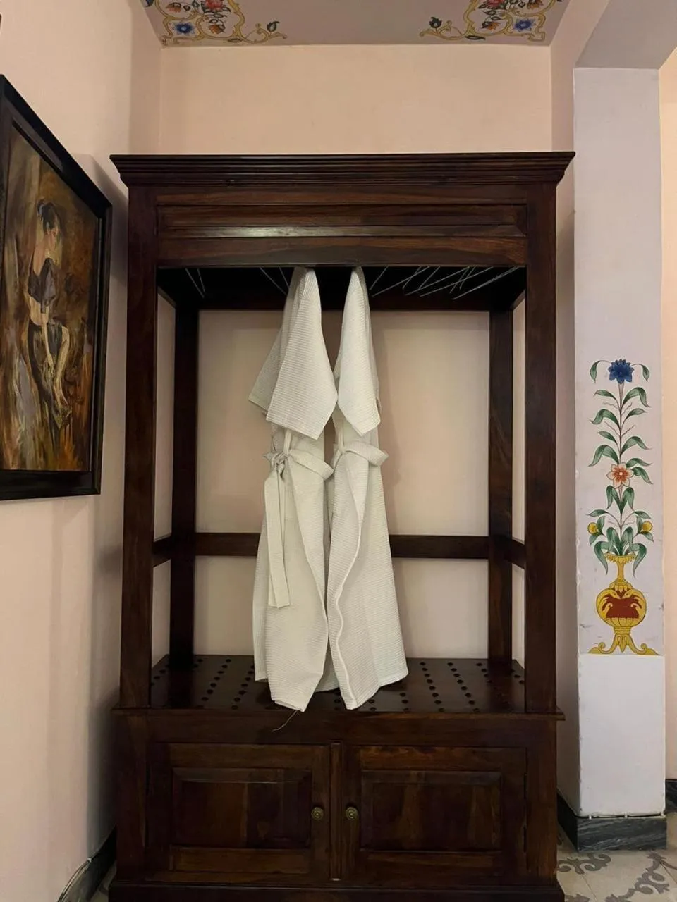 wardrobe in Hotel Bissau Palace
