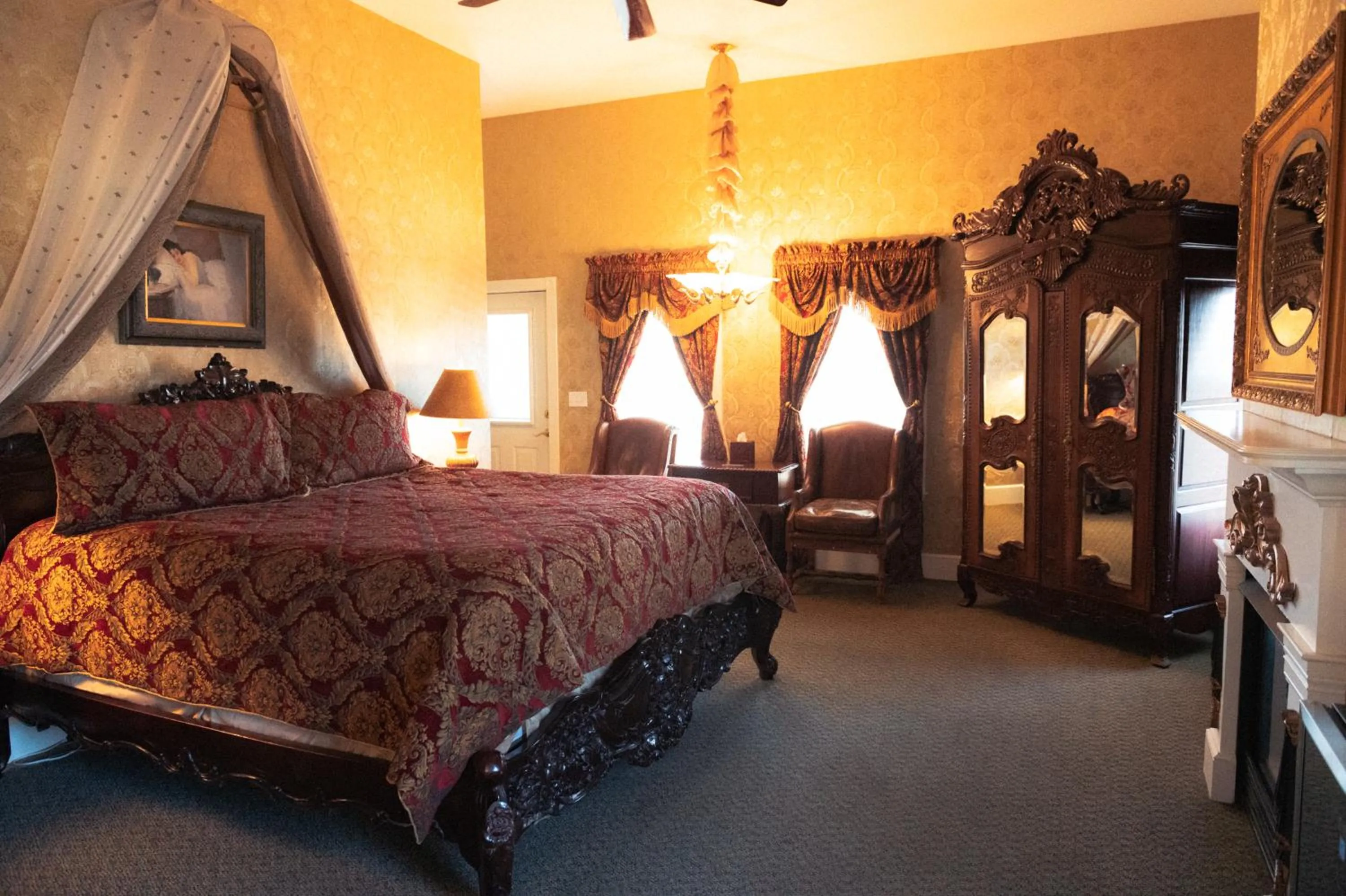 Bed in Gruene River Hotel & Retreat