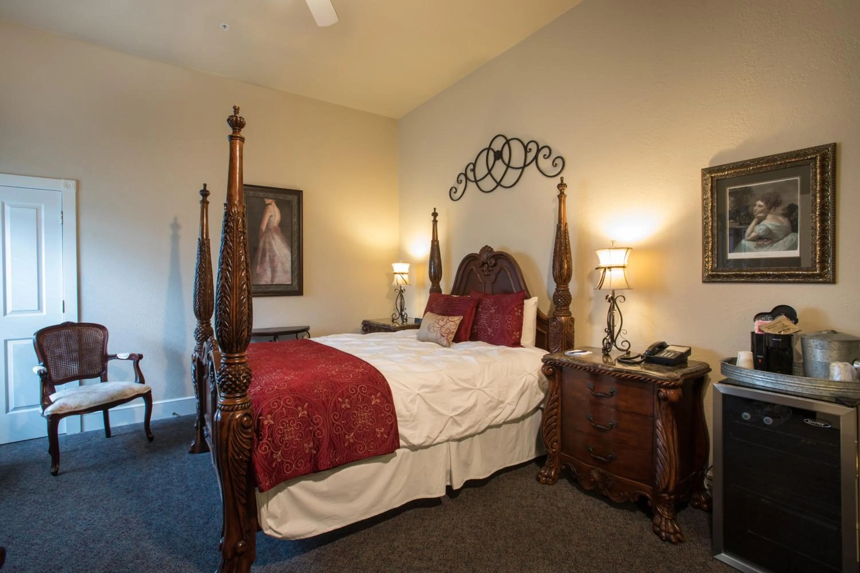 Bed in Gruene River Hotel & Retreat