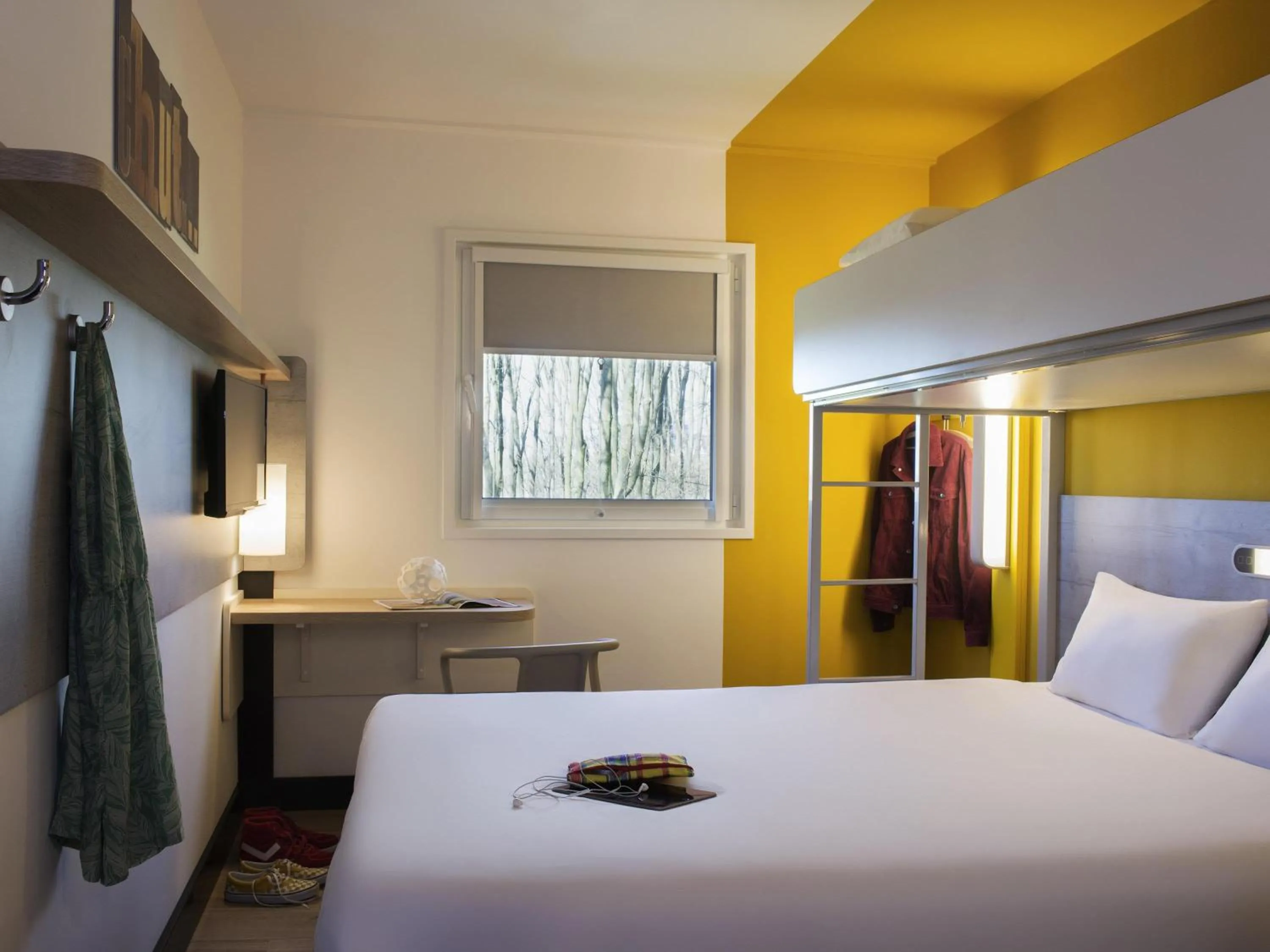 Bedroom, Bed in ibis budget Amsterdam Airport