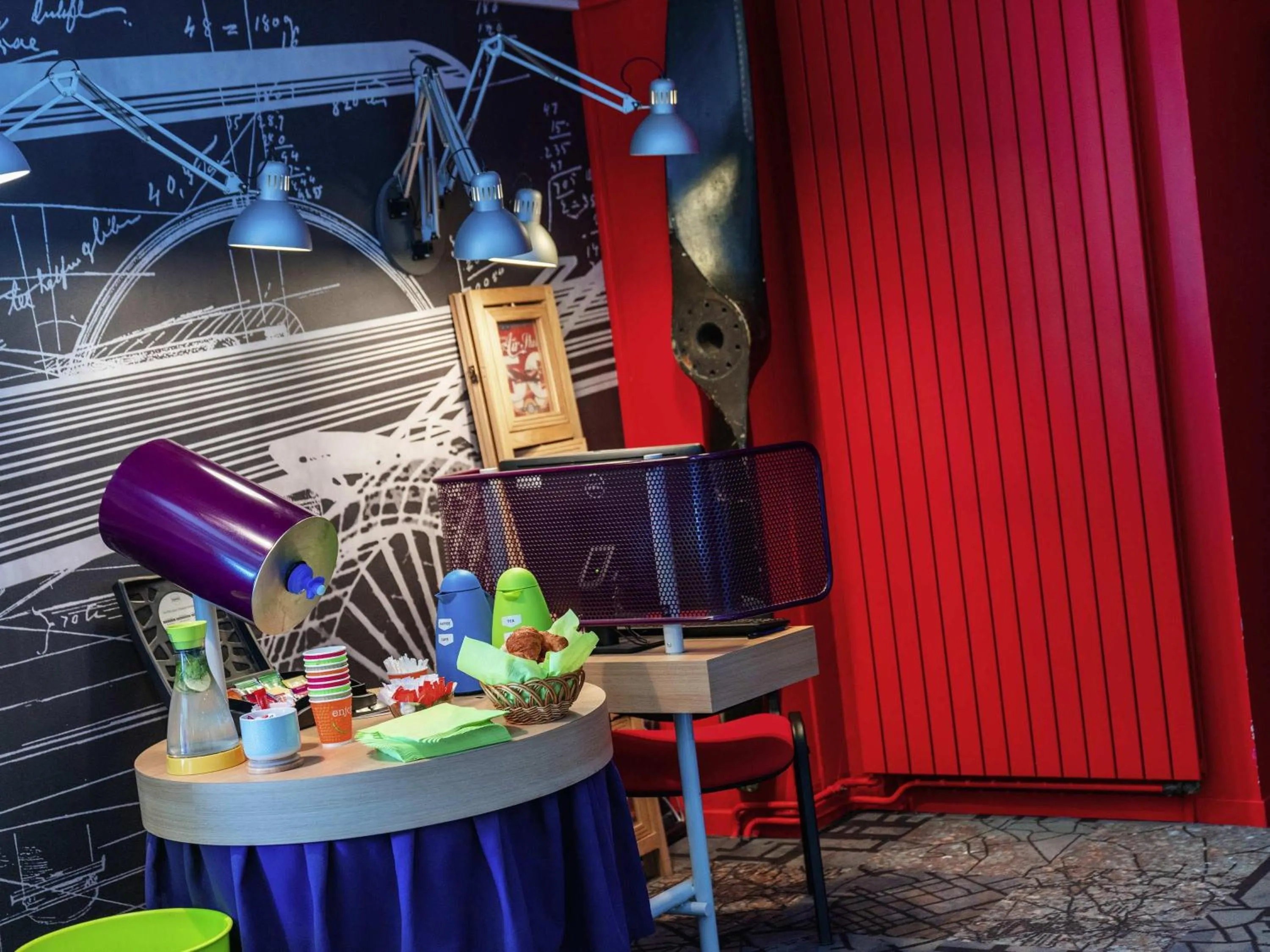 Property building in ibis Styles Paris Velizy