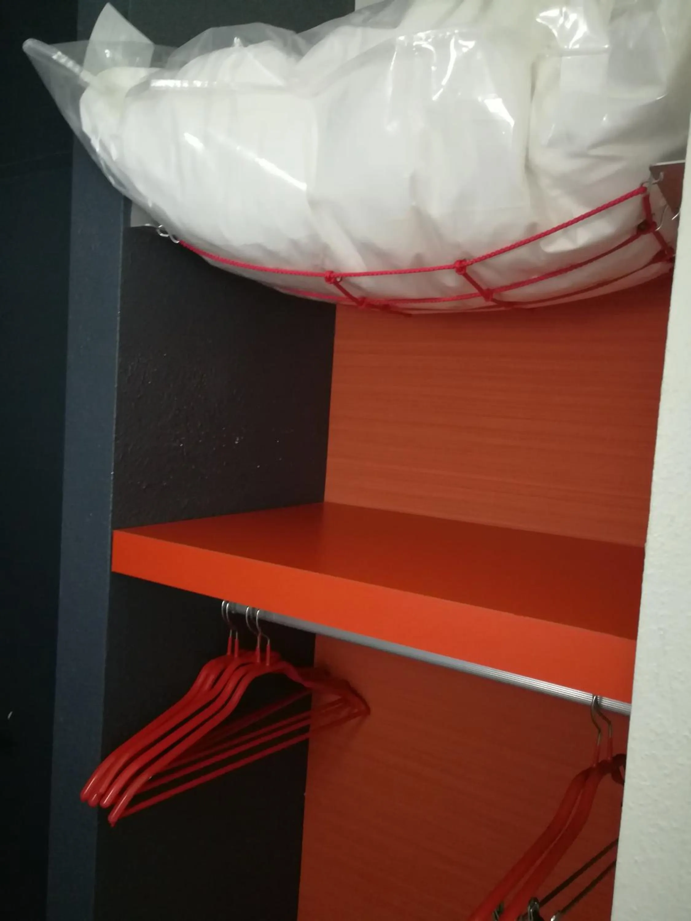 storage in ibis Styles Paris Velizy