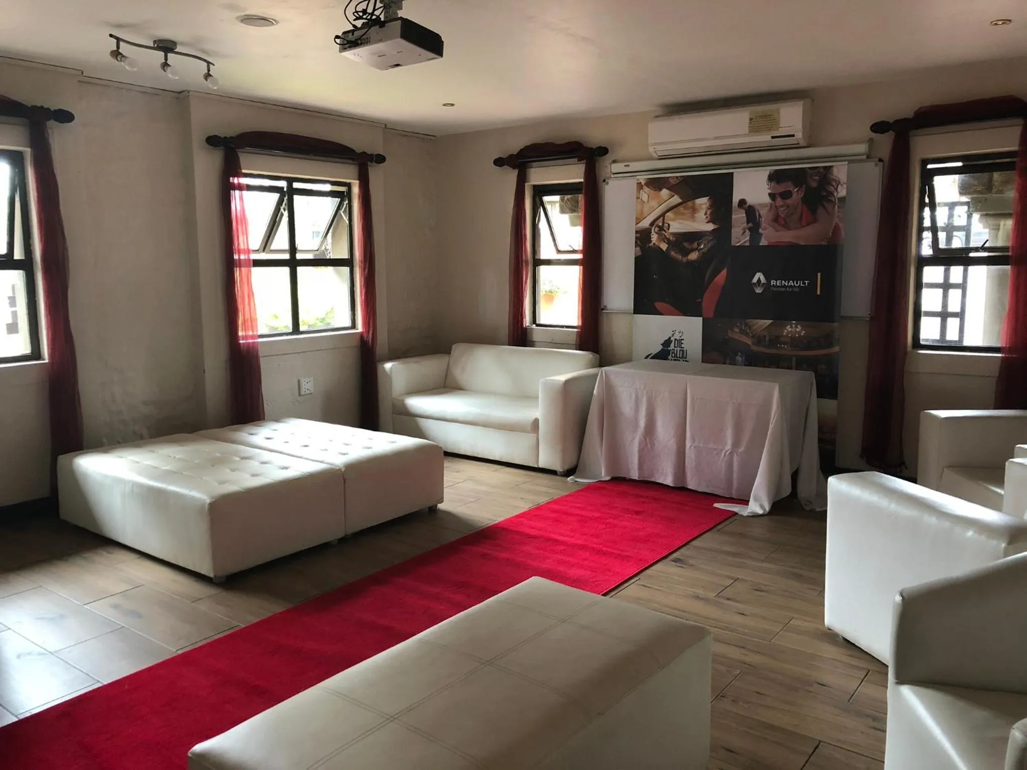 Meeting/conference room, Bed in Casa Toscana Lodge